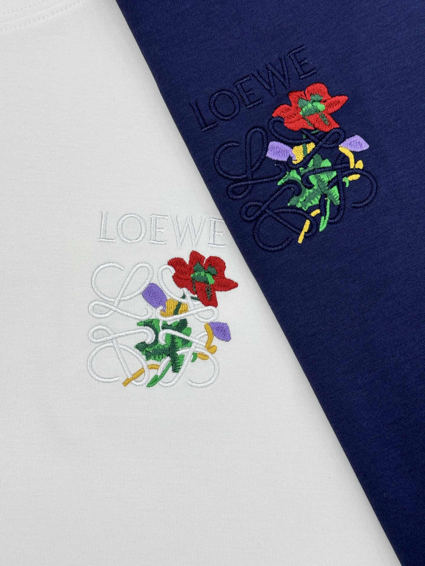 LOEW*E罗意威25s新品莫代尔T恤.原单推荐！新色系.新款绣花品牌图形.简单高级.辨识度颇具鲜明.即