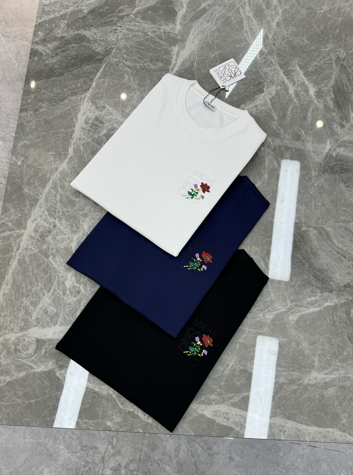 LOEW*E罗意威25s新品莫代尔T恤.原单推荐！新色系.新款绣花品牌图形.简单高级.辨识度颇具鲜明.即