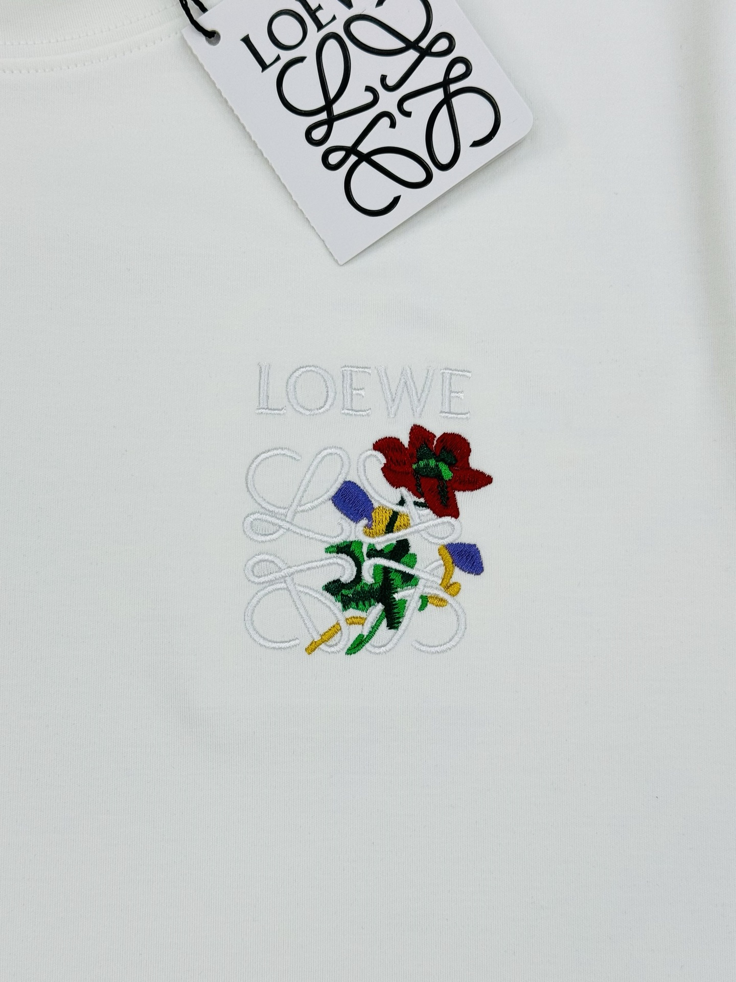 LOEW*E罗意威25s新品莫代尔T恤.原单推荐！新色系.新款绣花品牌图形.简单高级.辨识度颇具鲜明.即