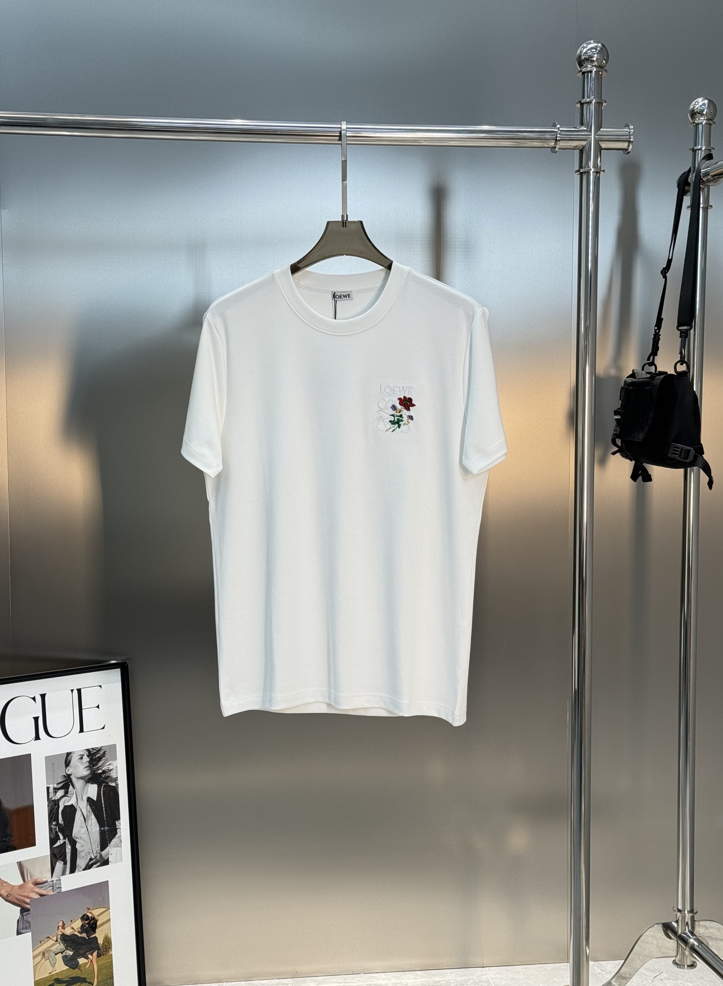 LOEW*E罗意威25s新品莫代尔T恤.原单推荐！新色系.新款绣花品牌图形.简单高级.辨识度颇具鲜明.即