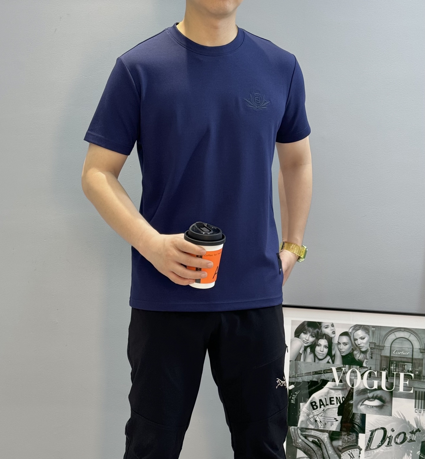 FENDI芬迪25s新款莫代尔T恤.纯色系推荐！胸口经典lv标识.3D本色刺绣工艺.精致好看.下摆FD标