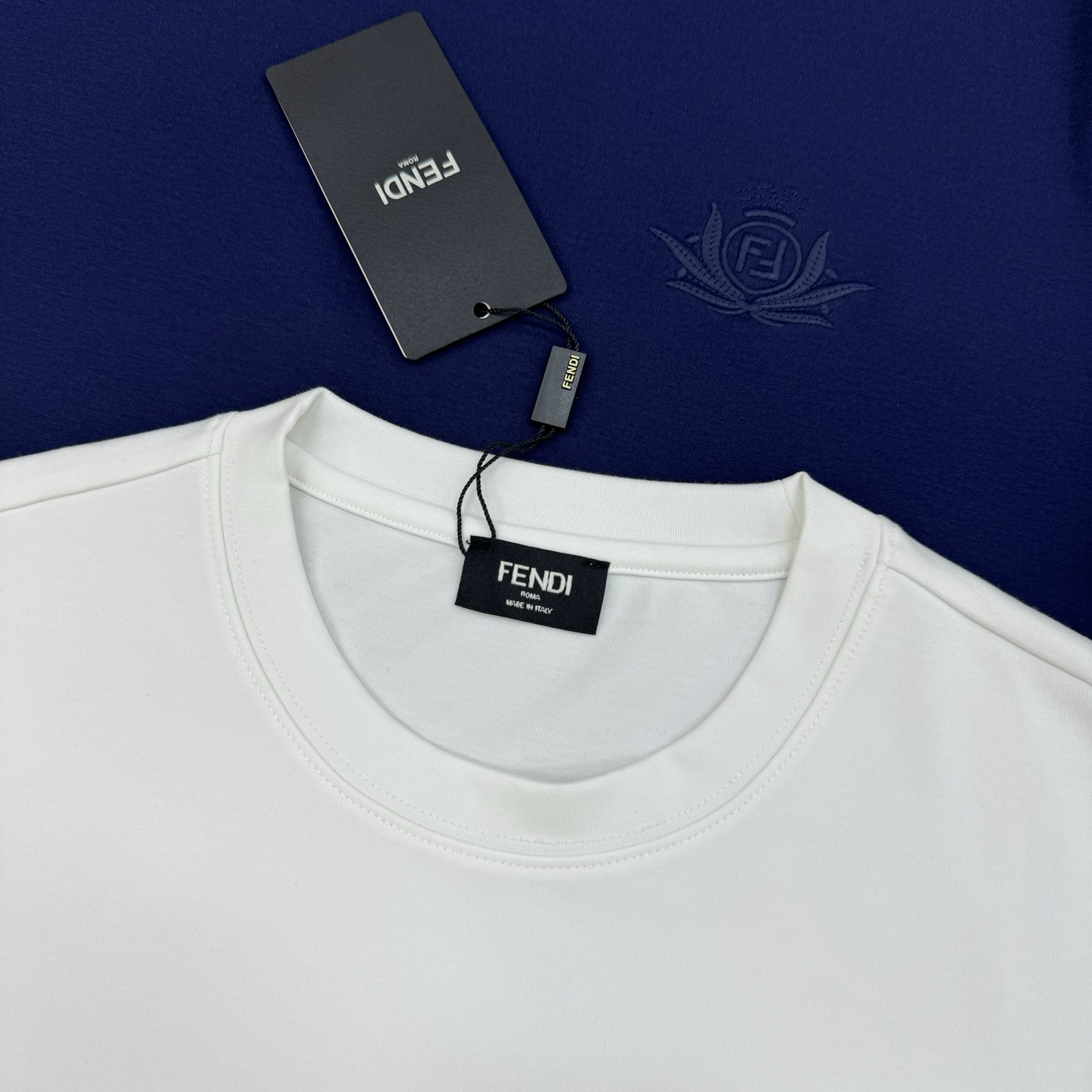 FENDI芬迪25s新款莫代尔T恤.纯色系推荐！胸口经典lv标识.3D本色刺绣工艺.精致好看.下摆FD标
