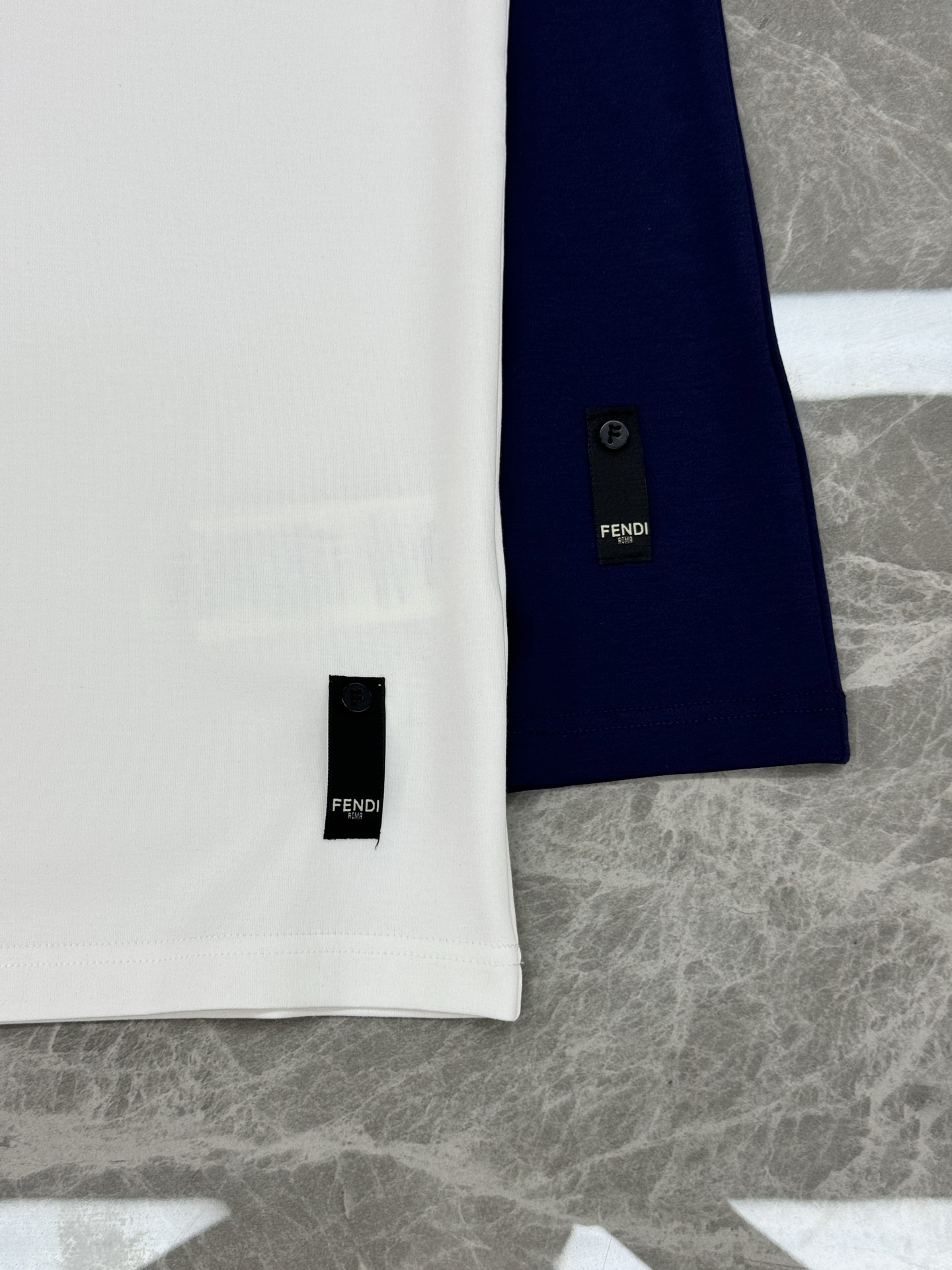 FENDI芬迪25s新款莫代尔T恤.纯色系推荐！胸口经典lv标识.3D本色刺绣工艺.精致好看.下摆FD标