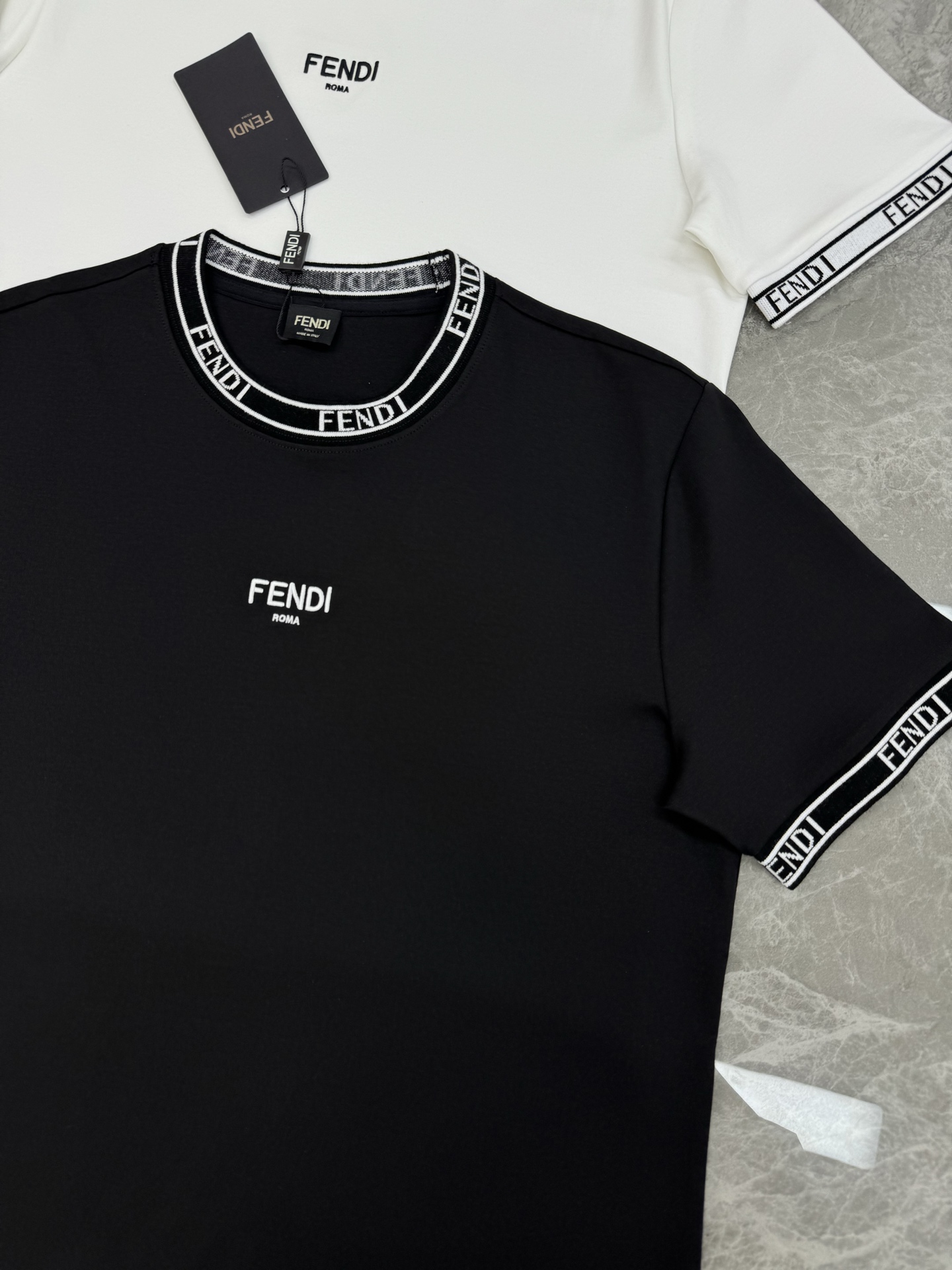 FENDI芬迪25s新品莫代尔T恤.领口订织设计.搭载fendi-LOGO.胸前刺绣🪡工艺呈现芬迪品牌形