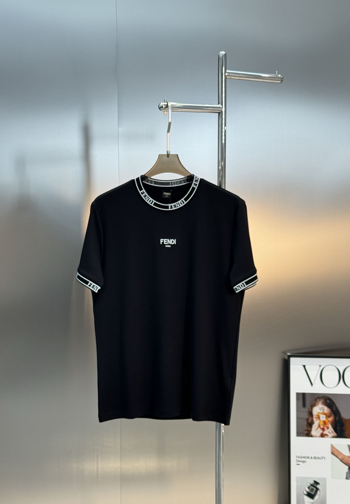 FENDI芬迪25s新品莫代尔T恤.领口订织设计.搭载fendi-LOGO.胸前刺绣🪡工艺呈现芬迪品牌形