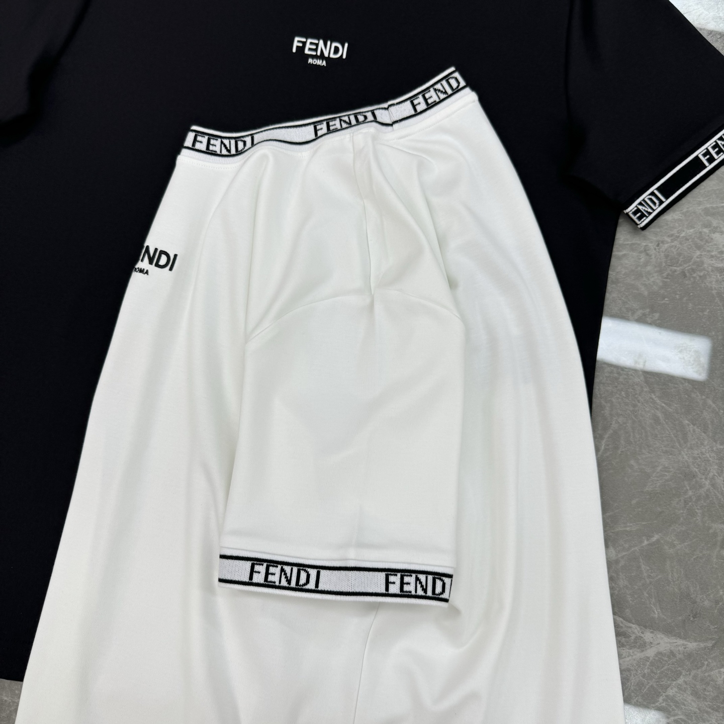 FENDI芬迪25s新品莫代尔T恤.领口订织设计.搭载fendi-LOGO.胸前刺绣🪡工艺呈现芬迪品牌形