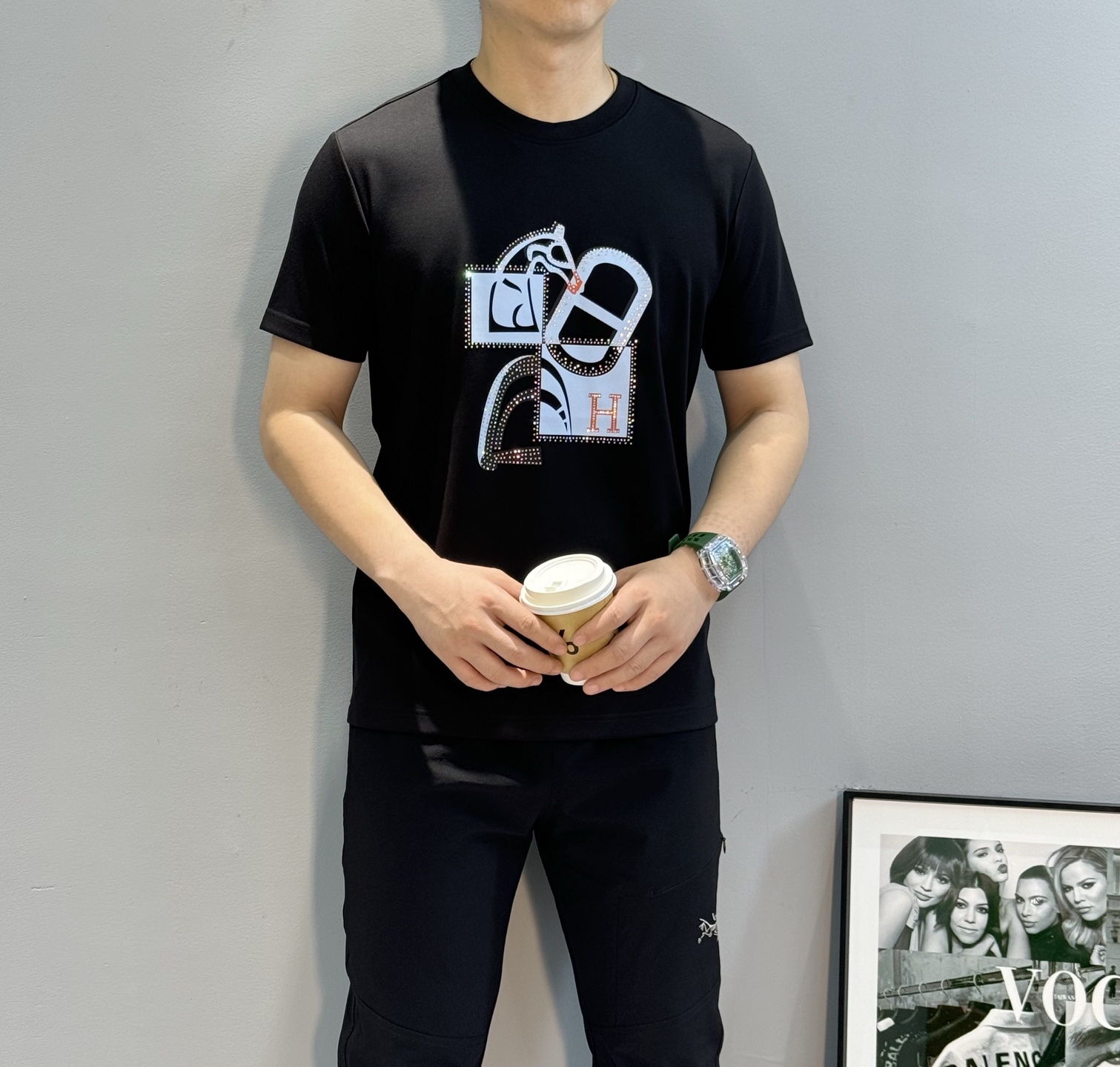 HERME*爱马仕25ss新款莫代尔T恤.色彩搭配非常丰富.适合时尚街头潮流搭配！不限年龄的单品推荐[烟