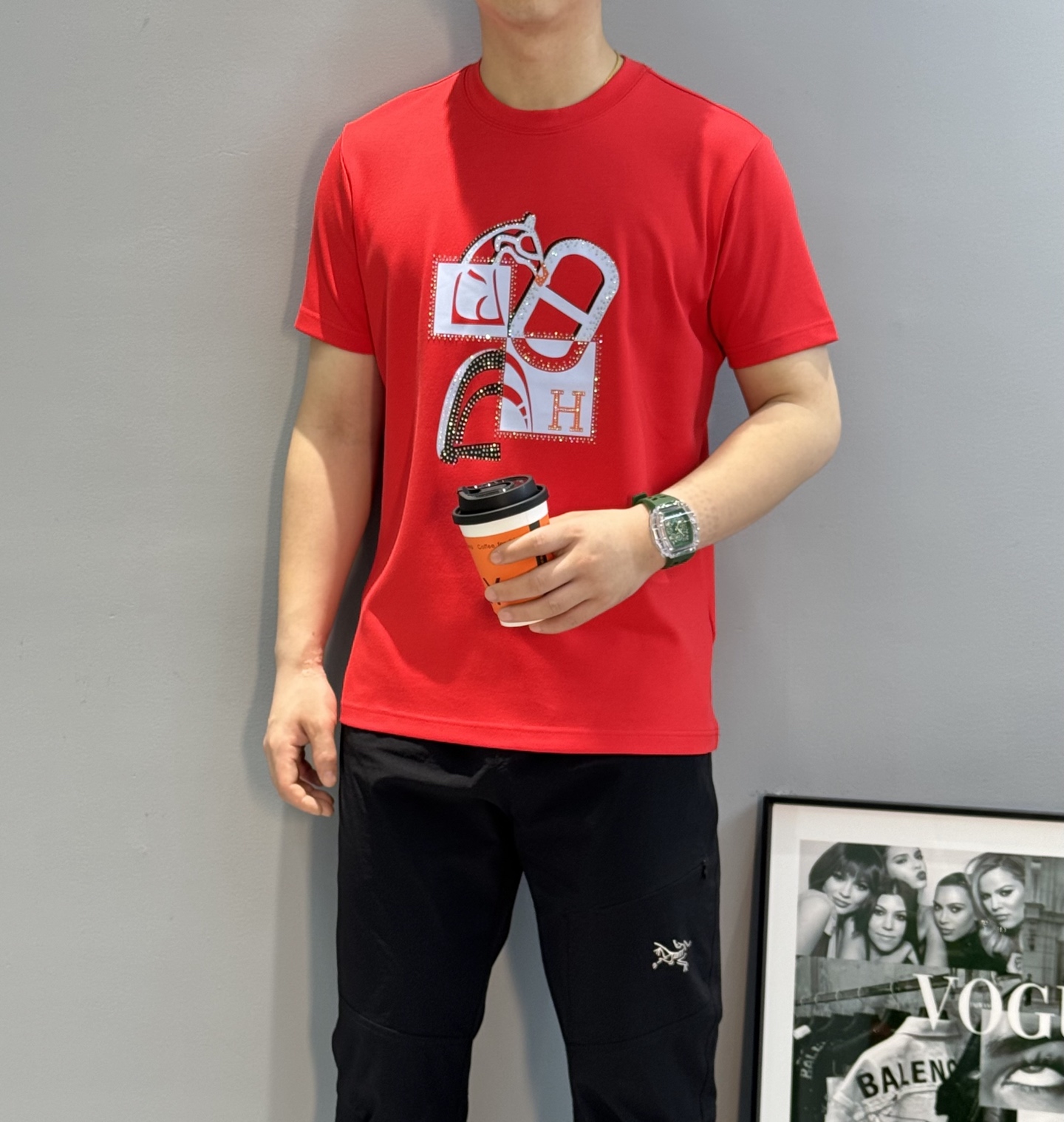 HERME*爱马仕25ss新款莫代尔T恤.色彩搭配非常丰富.适合时尚街头潮流搭配！不限年龄的单品推荐[烟