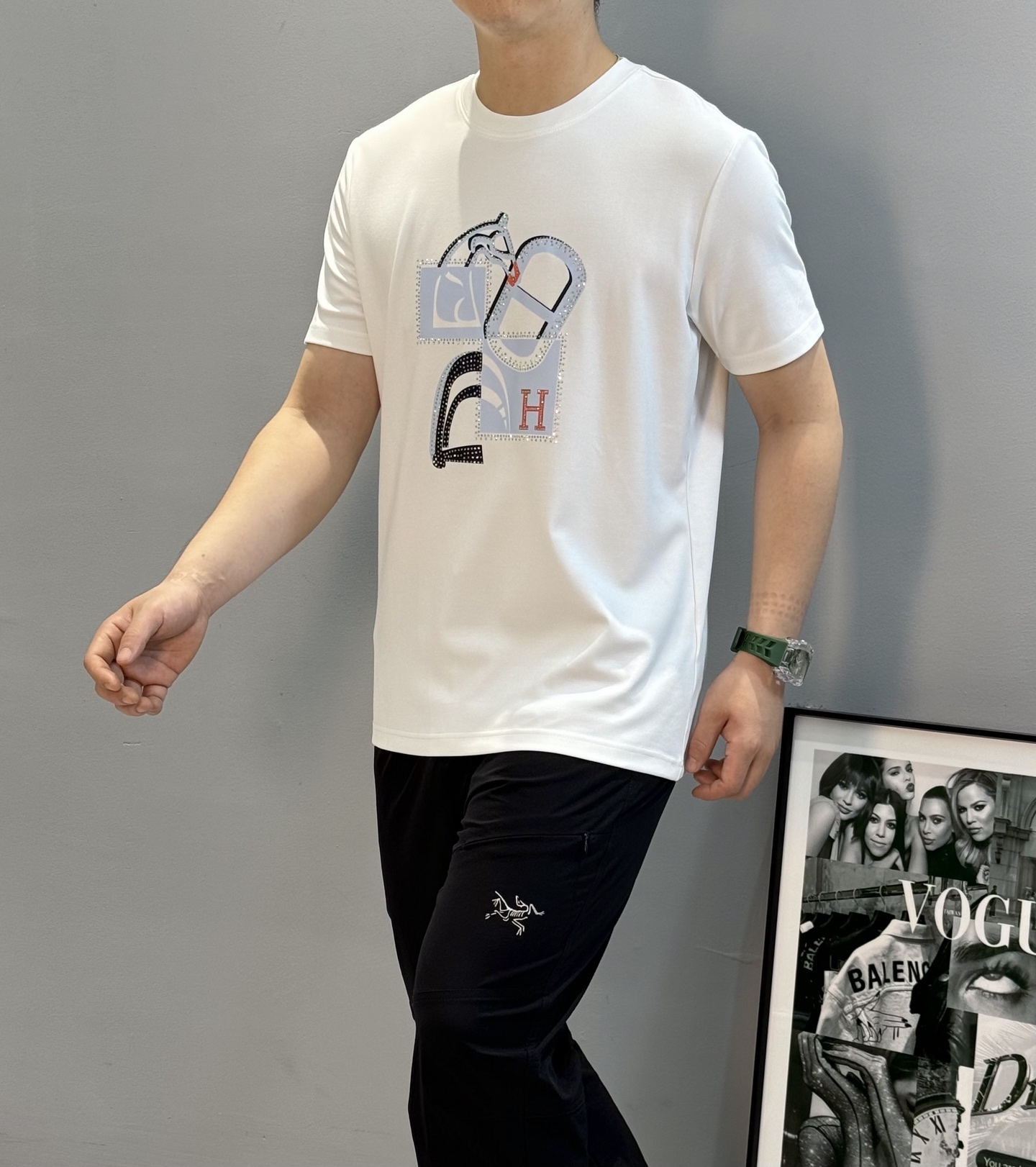 HERME*爱马仕25ss新款莫代尔T恤.色彩搭配非常丰富.适合时尚街头潮流搭配！不限年龄的单品推荐[烟