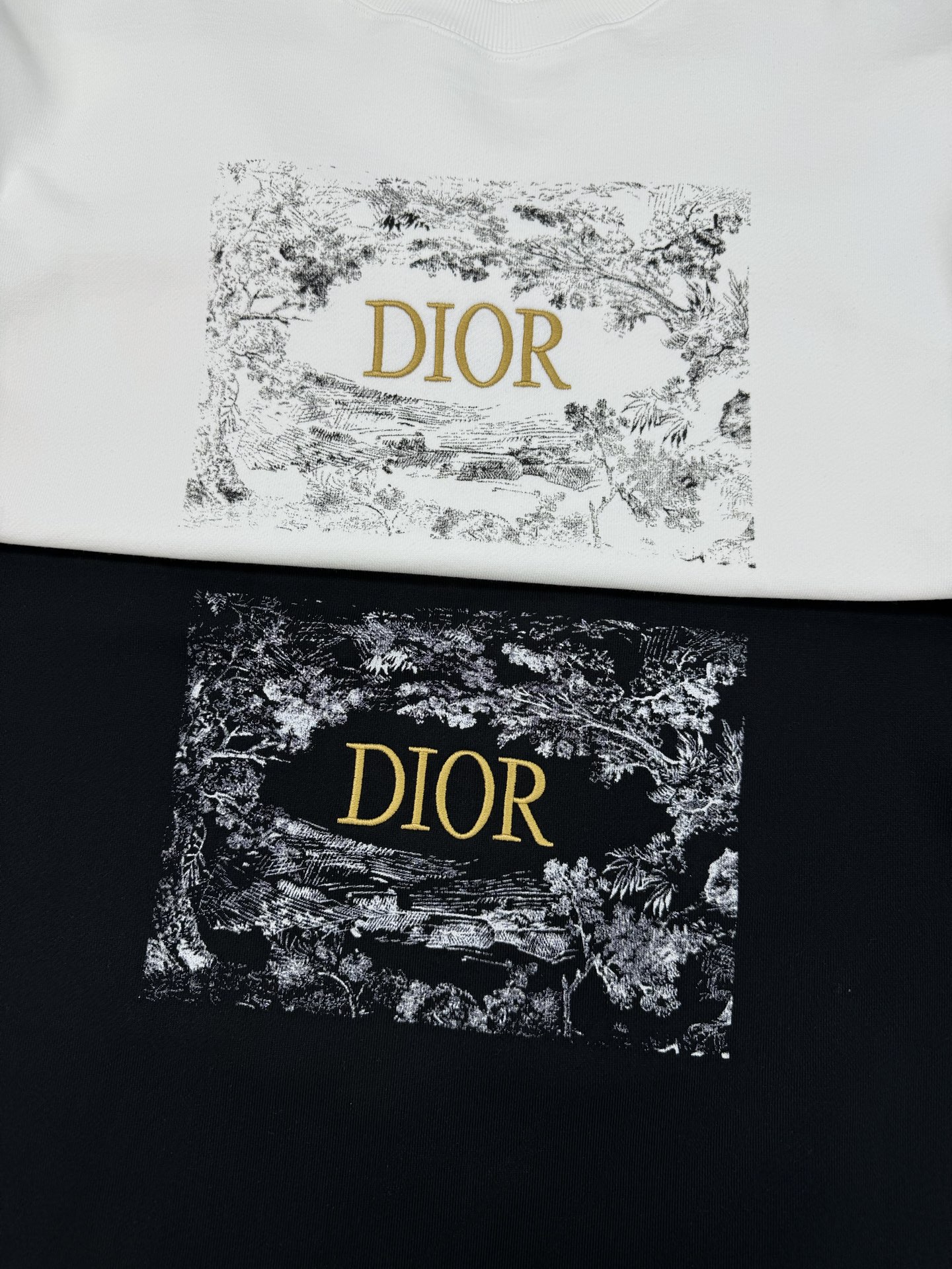 Dior 迪奥经典刺绣纯棉长袖圆领卫衣，男女同款！这款卫衣采用进口棉质抓绒布精心制作。柔软舒适，胸前饰以