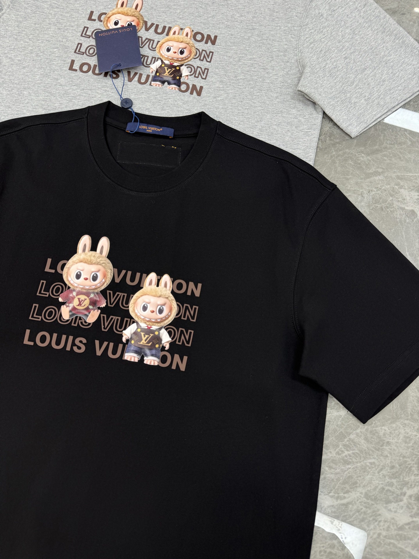 LABUBU 卡通印花‼️驴牌*新品短袖T恤.男女同款！采用280克新疆棉冰感索罗娜面料，通过索罗娜科技