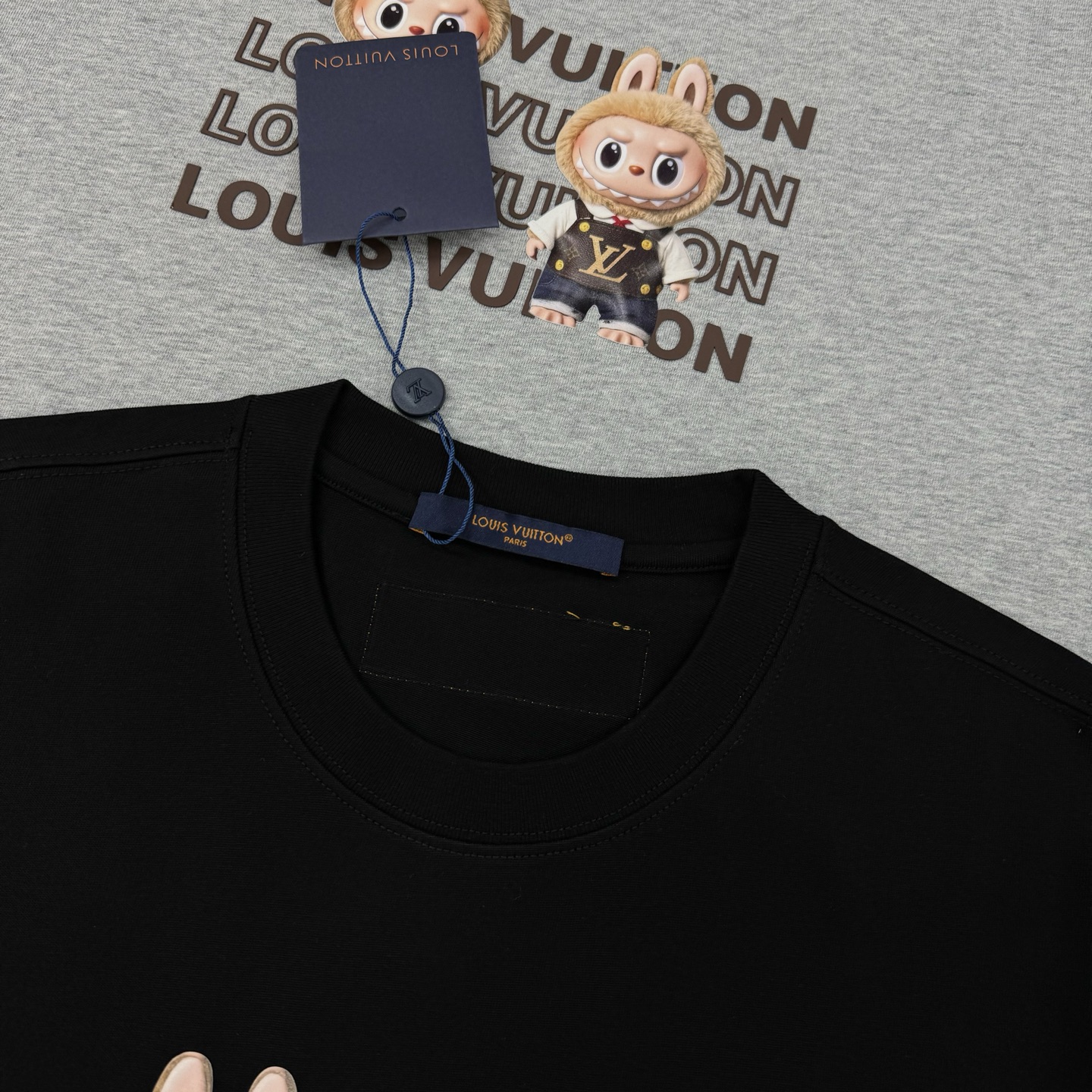 LABUBU 卡通印花‼️驴牌*新品短袖T恤.男女同款！采用280克新疆棉冰感索罗娜面料，通过索罗娜科技