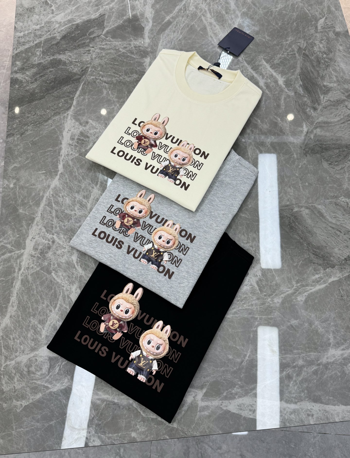 LABUBU 卡通印花‼️驴牌*新品短袖T恤.男女同款！采用280克新疆棉冰感索罗娜面料，通过索罗娜科技