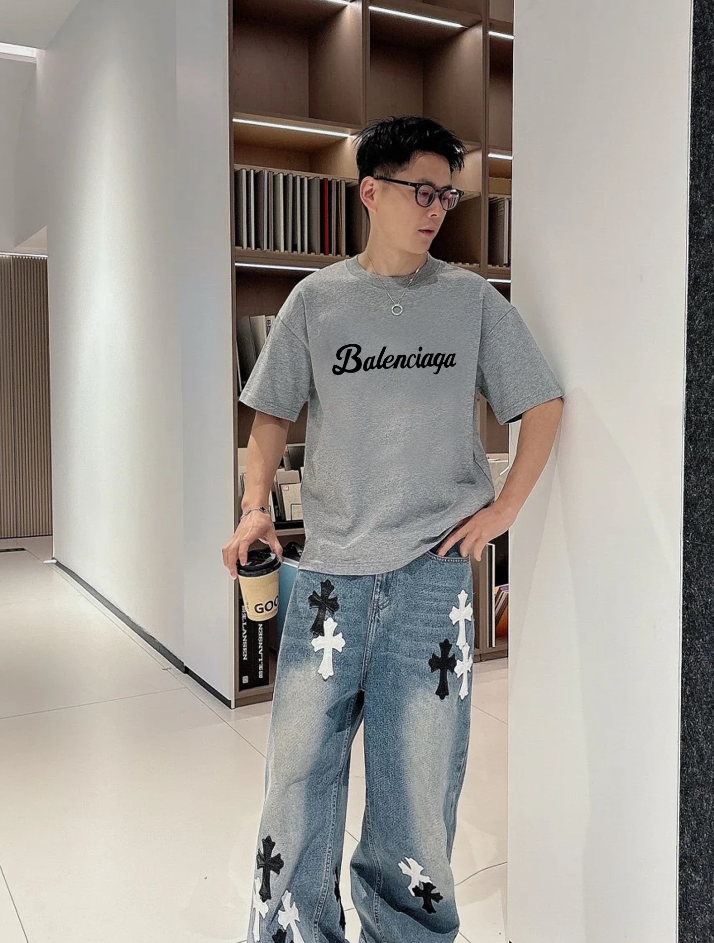 Balenciag*巴黎家25s新款T恤.干净清爽款❤️男女同款！os版型真的很迷人.品牌图形字母烫画设