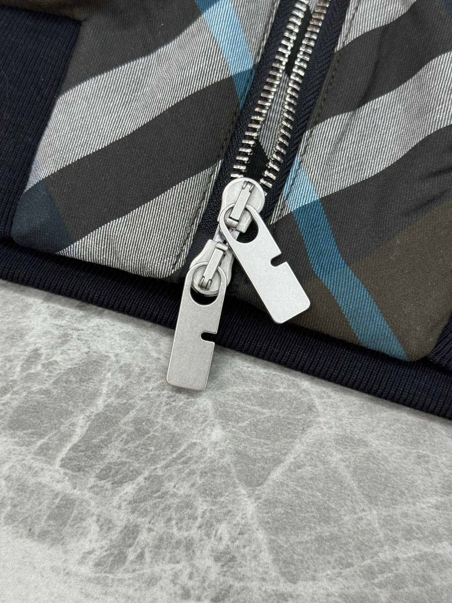 BBR*巴宝莉25s秋冬新品棉服外套！小红书同步.连帽款式.经典格子著称.原版开发1：1还原。精湛的菱形