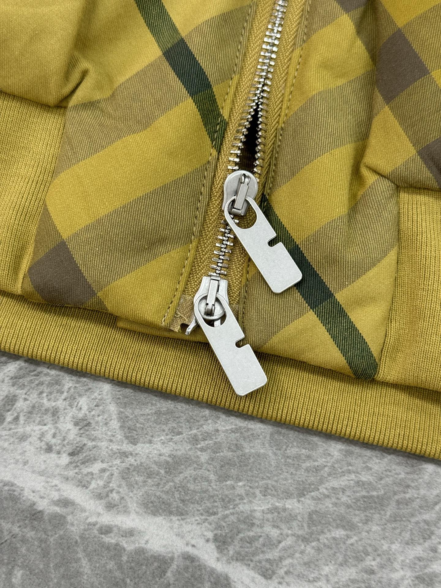 BBR*巴宝莉25s秋冬新品棉服外套！小红书同步.连帽款式.经典格子著称.原版开发1：1还原。精湛的菱形