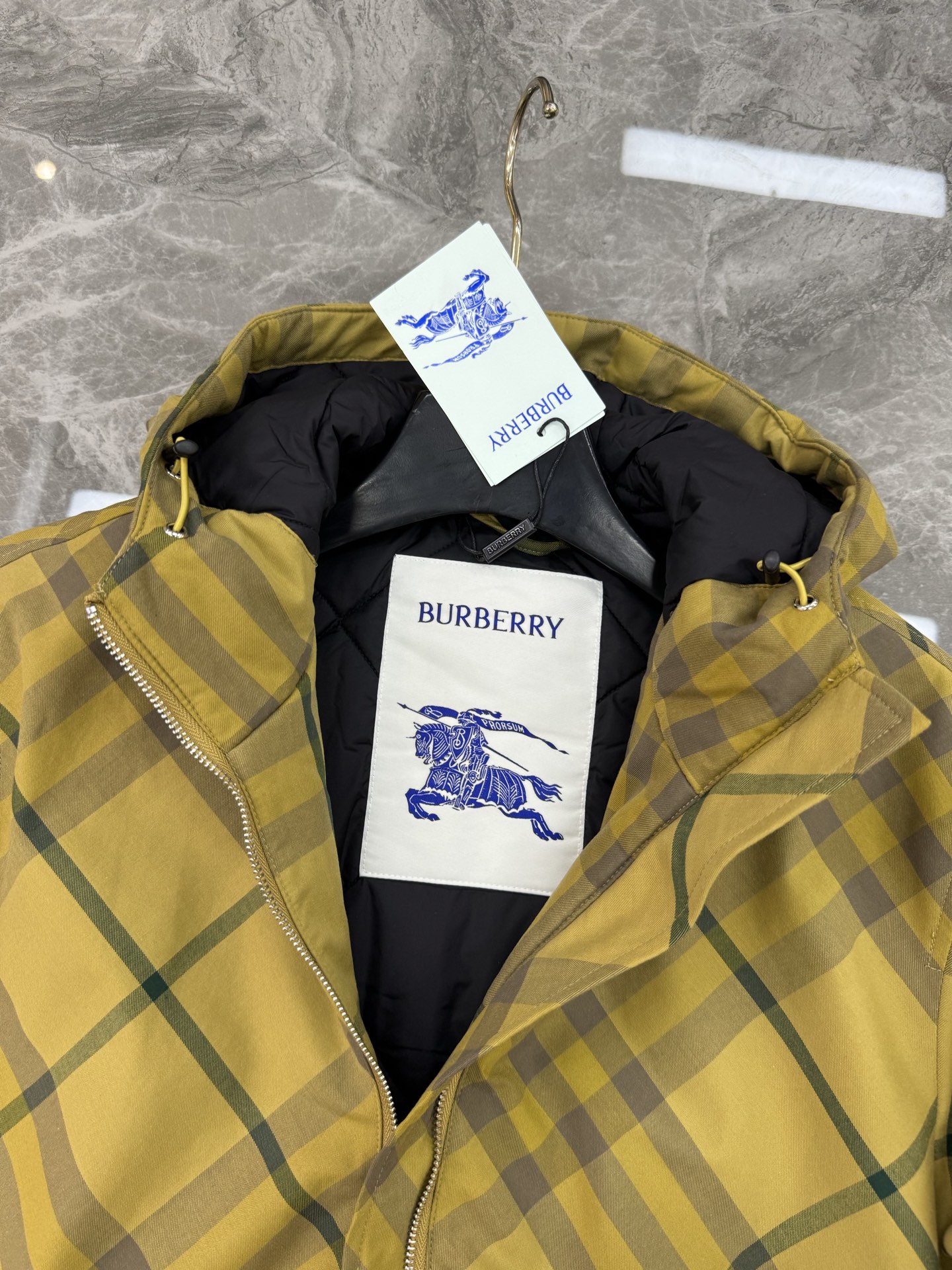 BBR*巴宝莉25s秋冬新品棉服外套！小红书同步.连帽款式.经典格子著称.原版开发1：1还原。精湛的菱形