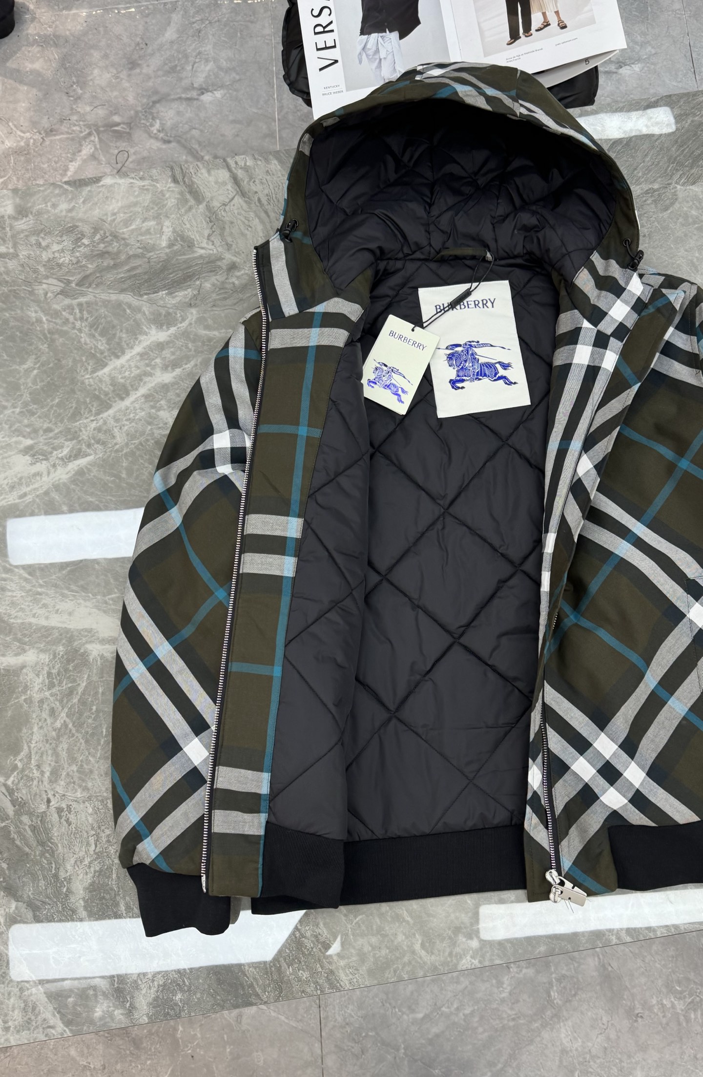 BBR*巴宝莉25s秋冬新品棉服外套！小红书同步.连帽款式.经典格子著称.原版开发1：1还原。精湛的菱形