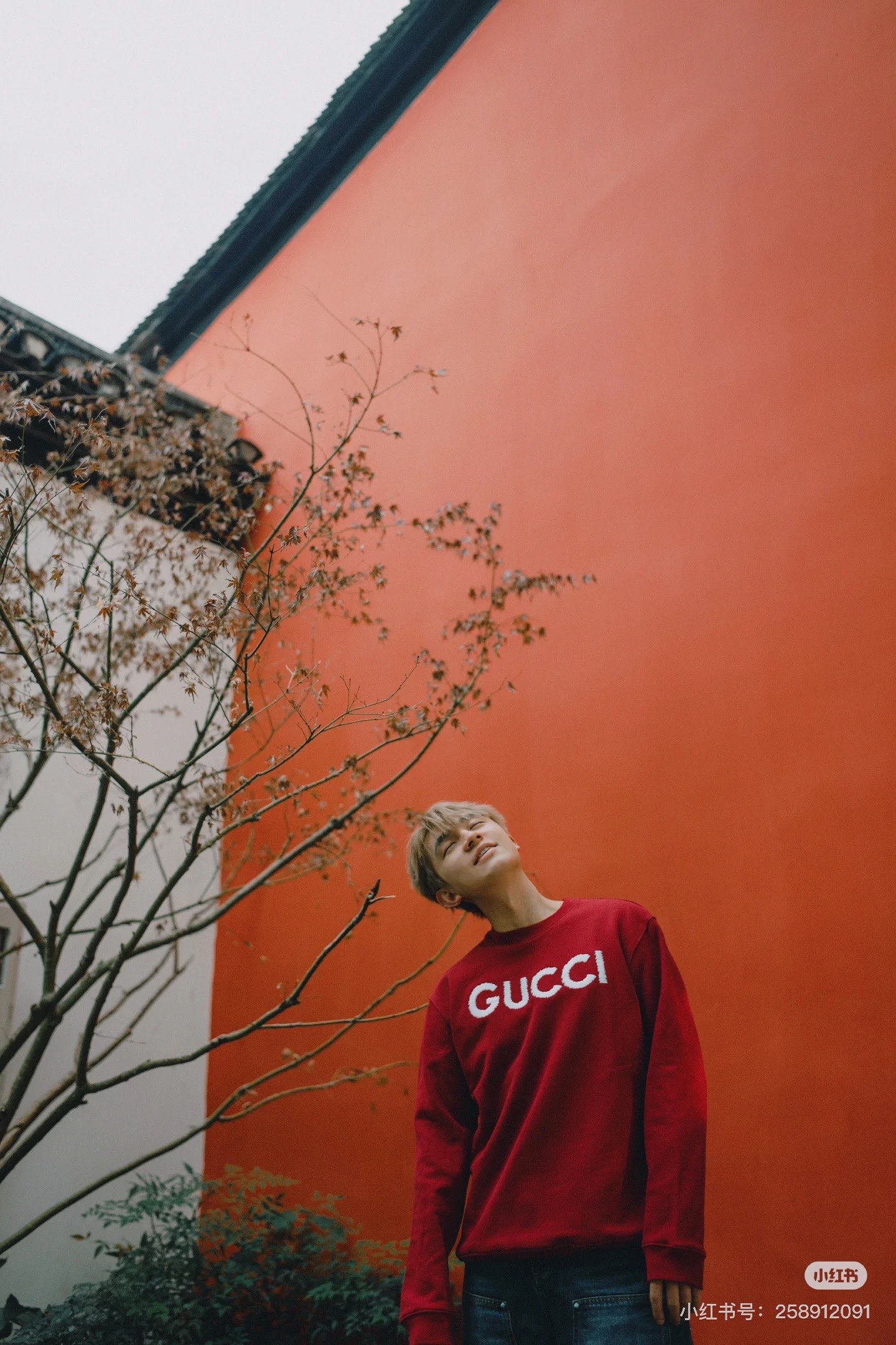 GUCC*古齐25新款圆领卫衣.情侣款推荐！经典品牌字母gucci绣花工艺.演绎出无与伦比的实力和品味！