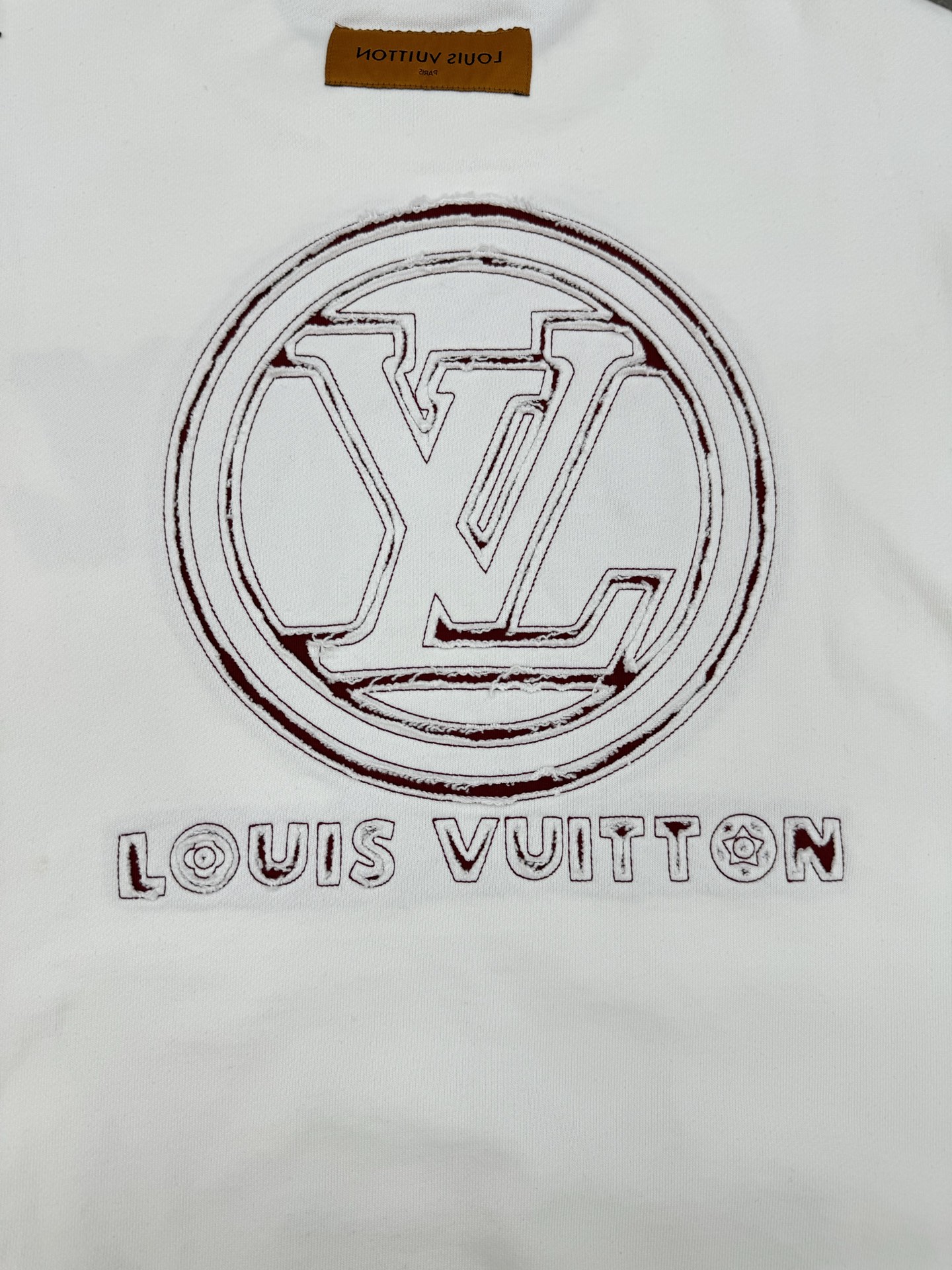 驴牌*新款圆领卫衣.25s男女同款！衣身撞色绣花工艺.胸口经典品牌字母绣花设计.后背呈现大面积lv标识.