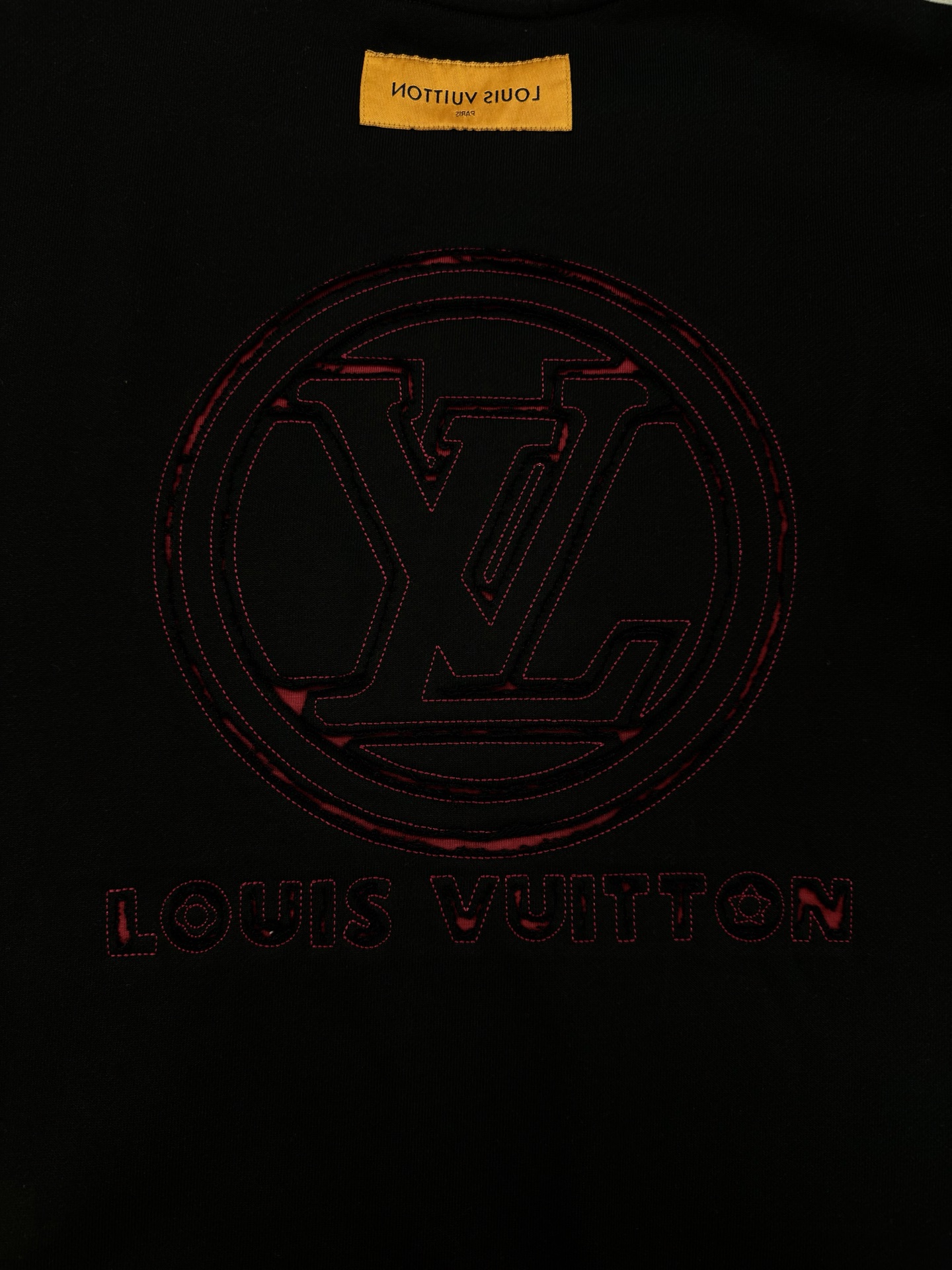 驴牌*新款圆领卫衣.25s男女同款！衣身撞色绣花工艺.胸口经典品牌字母绣花设计.后背呈现大面积lv标识.