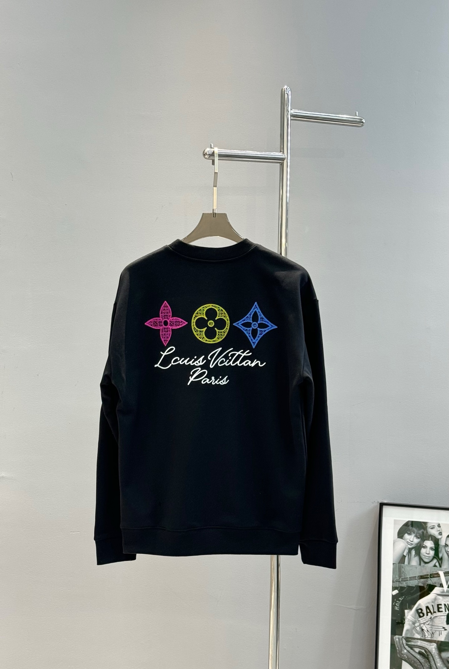 驴牌*新款圆领卫衣.25s男女同款！经典老花字母图形.三花三彩图形.胸口经典品牌字母绣花设计.后背呈现大