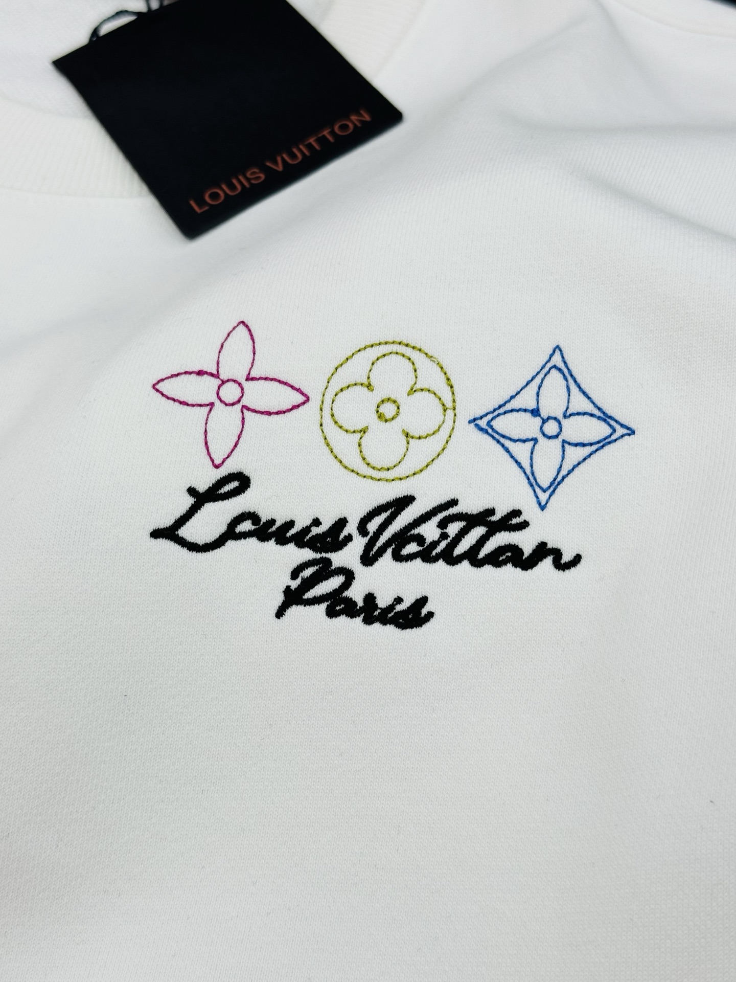 驴牌*新款圆领卫衣.25s男女同款！经典老花字母图形.三花三彩图形.胸口经典品牌字母绣花设计.后背呈现大