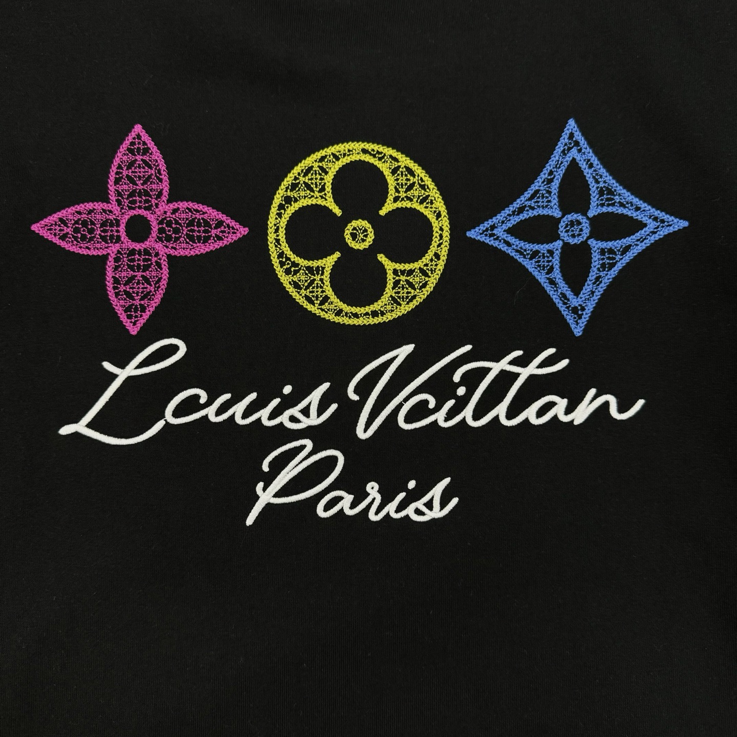 驴牌*新款圆领卫衣.25s男女同款！经典老花字母图形.三花三彩图形.胸口经典品牌字母绣花设计.后背呈现大