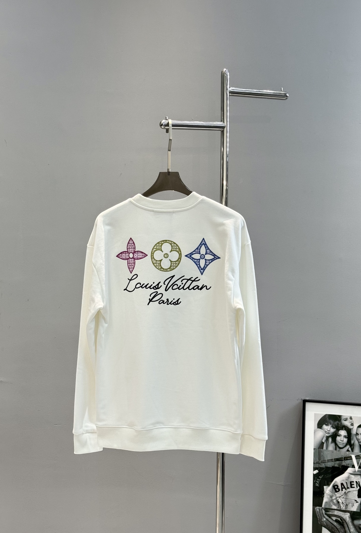 驴牌*新款圆领卫衣.25s男女同款！经典老花字母图形.三花三彩图形.胸口经典品牌字母绣花设计.后背呈现大