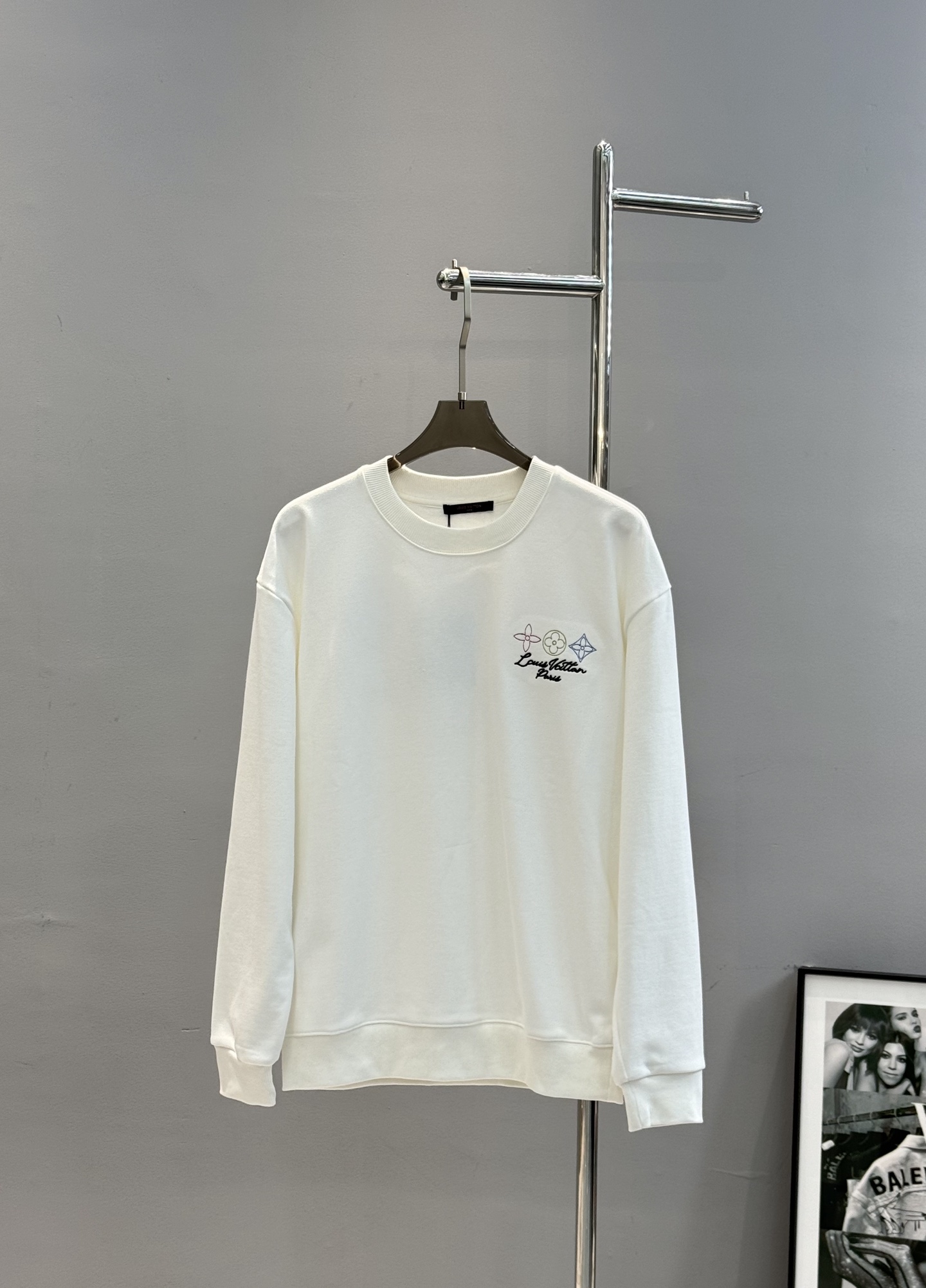 驴牌*新款圆领卫衣.25s男女同款！经典老花字母图形.三花三彩图形.胸口经典品牌字母绣花设计.后背呈现大