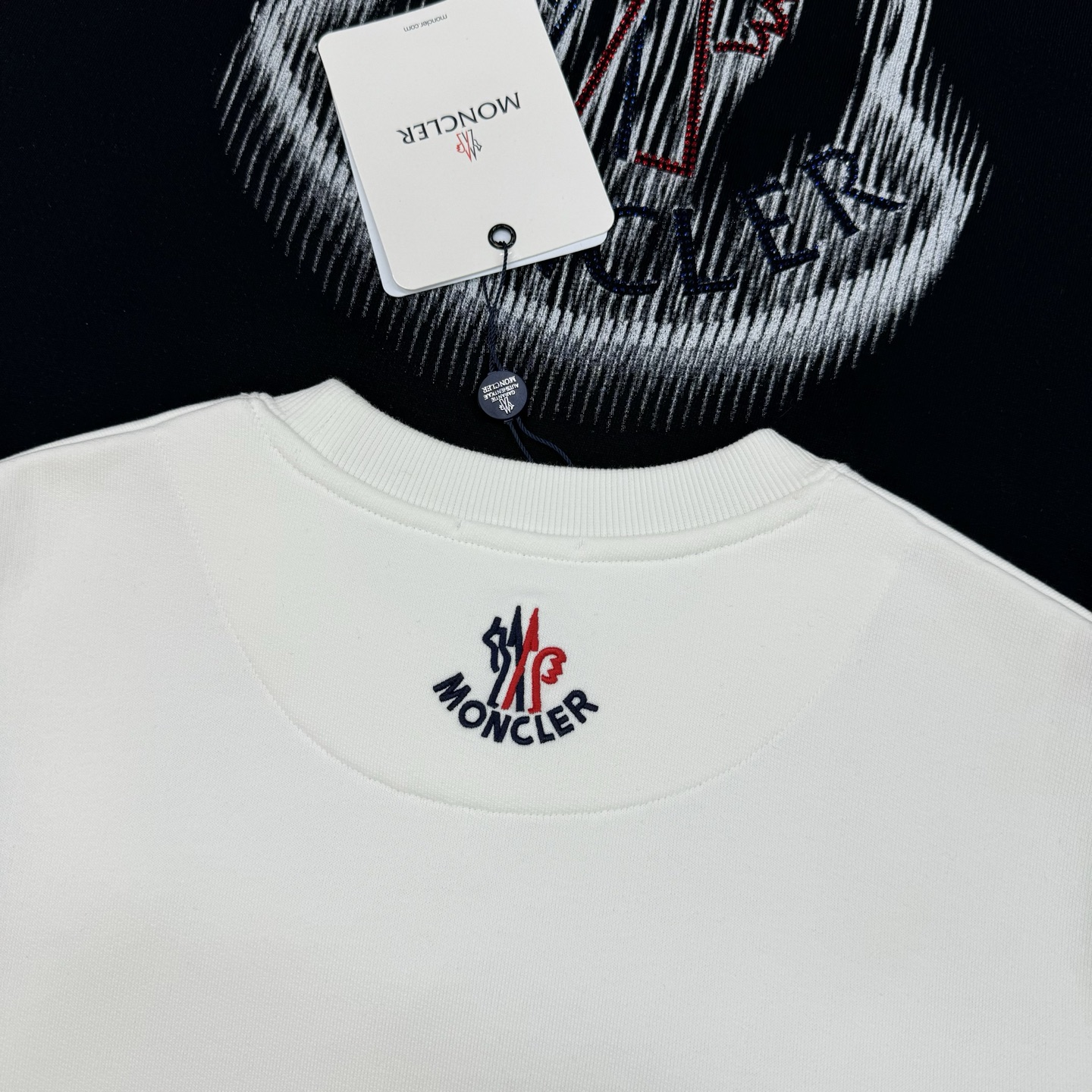 MONCLE*25s秋冬圆领卫衣.男女同款～胸口基础款品牌字母烫画设计.经典逐渐崭露头角.舒适的面料成为