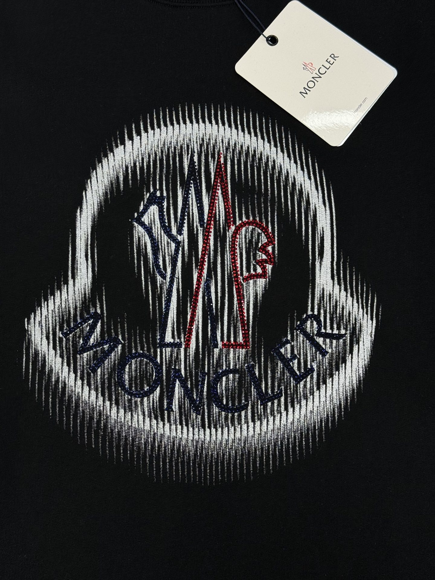 MONCLE*25s秋冬圆领卫衣.男女同款～胸口基础款品牌字母烫画设计.经典逐渐崭露头角.舒适的面料成为