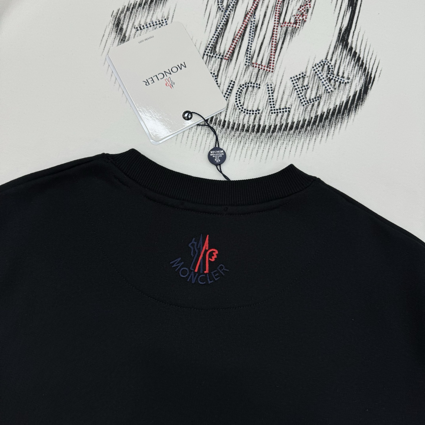 MONCLE*25s秋冬圆领卫衣.男女同款～胸口基础款品牌字母烫画设计.经典逐渐崭露头角.舒适的面料成为