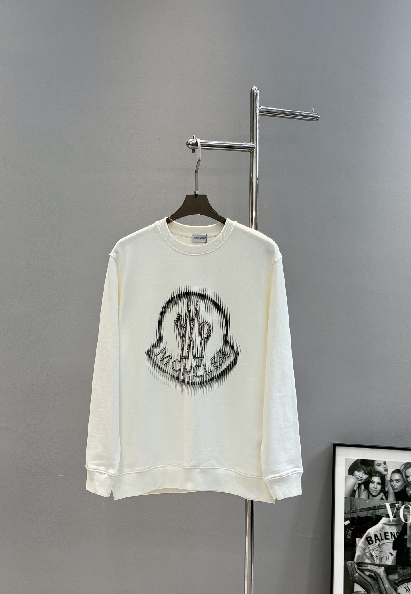 MONCLE*25s秋冬圆领卫衣.男女同款～胸口基础款品牌字母烫画设计.经典逐渐崭露头角.舒适的面料成为