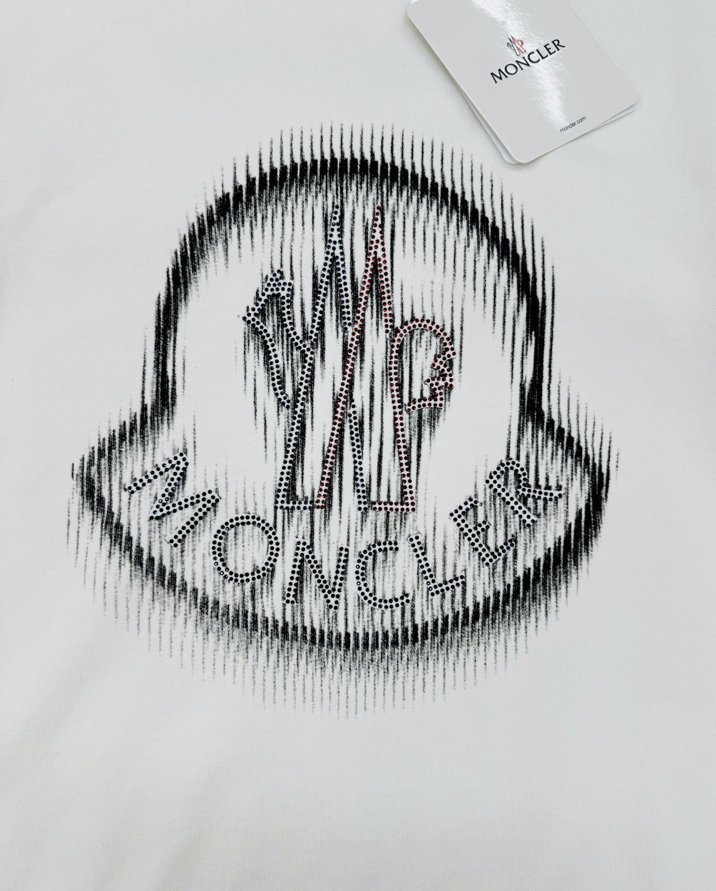 MONCLE*25s秋冬圆领卫衣.男女同款～胸口基础款品牌字母烫画设计.经典逐渐崭露头角.舒适的面料成为