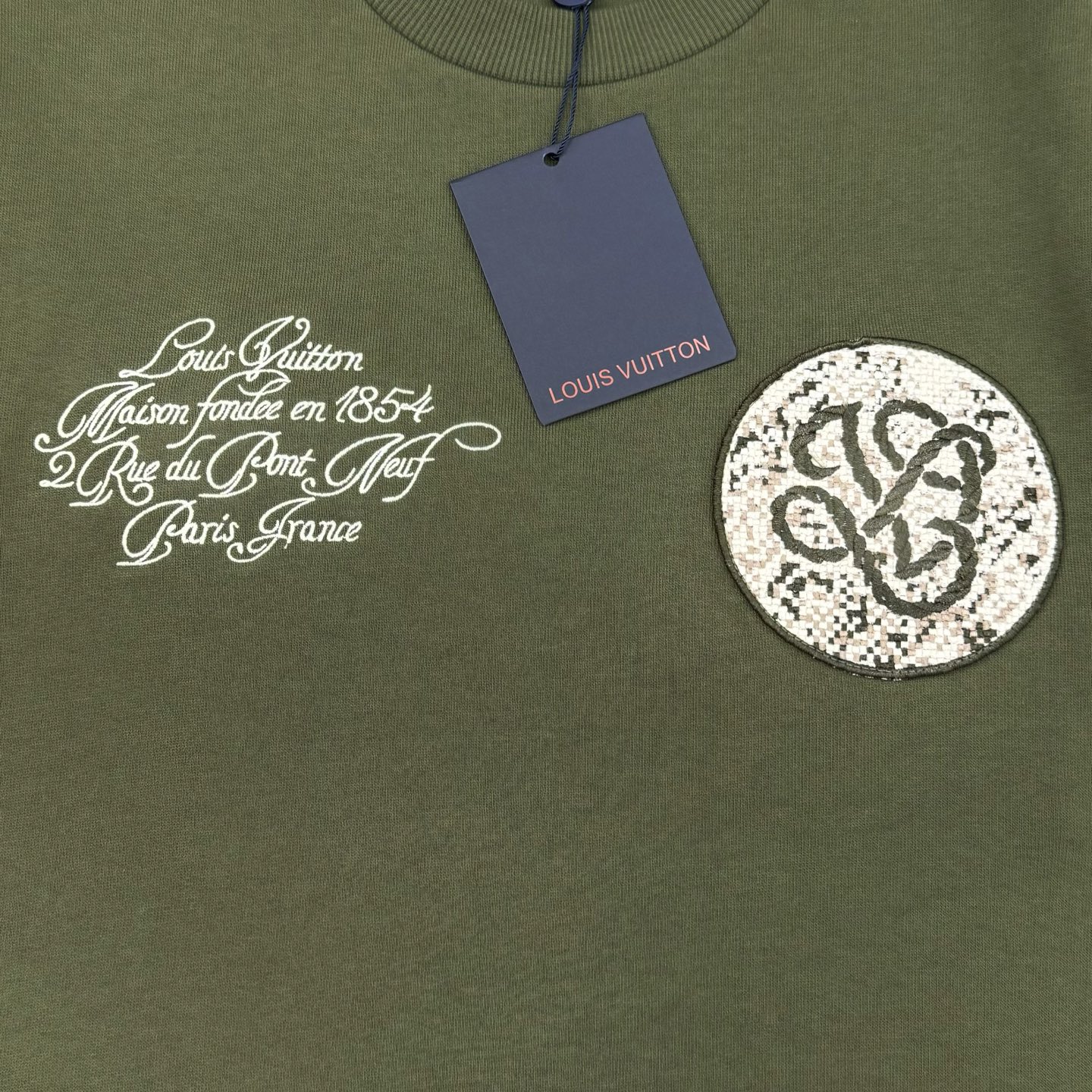 Fend*芬-迪25s秋冬新款圆领卫衣.原单推荐.男女同款～最新立体字母设计.重工刺绣工艺.定制420g