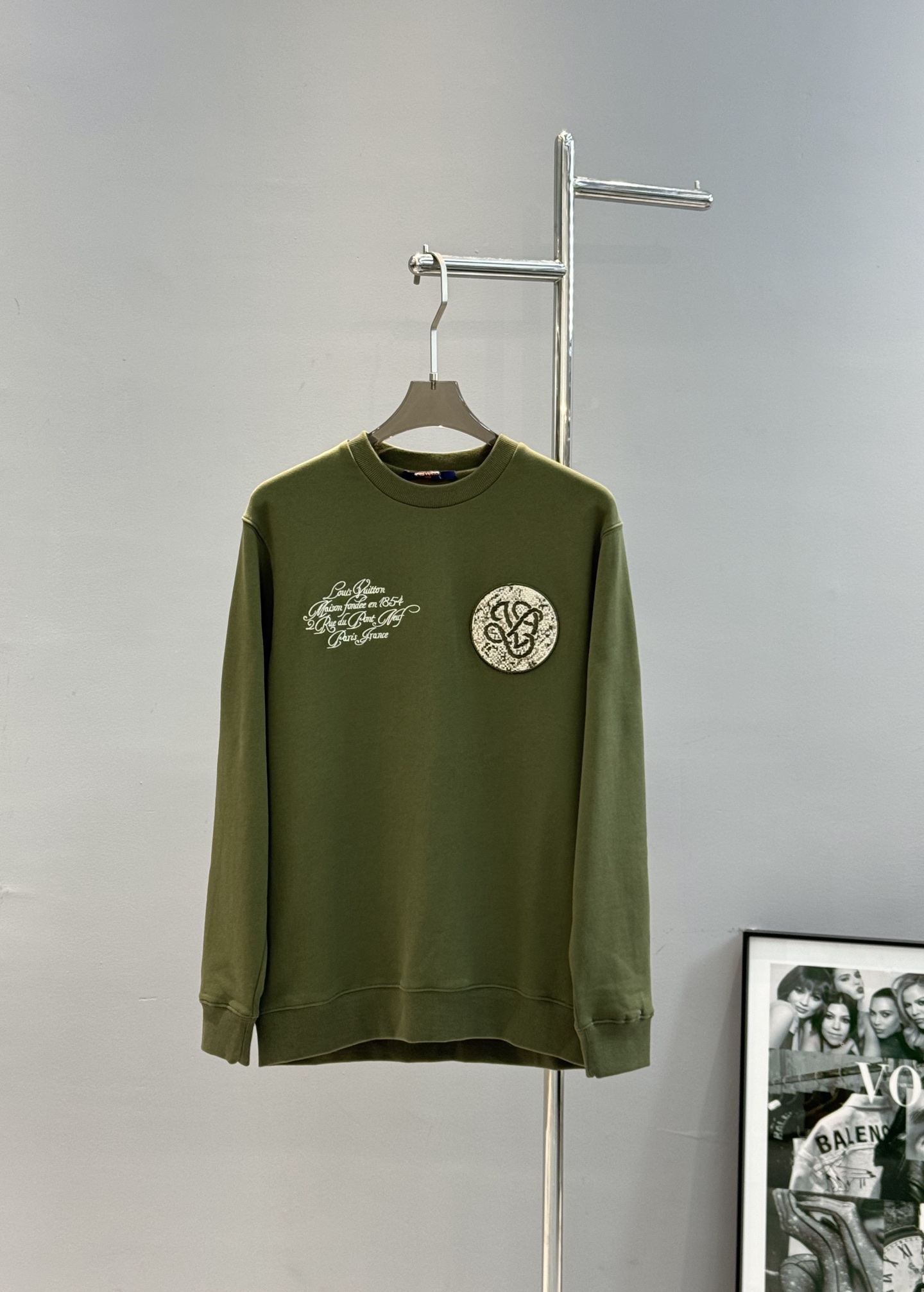 Fend*芬-迪25s秋冬新款圆领卫衣.原单推荐.男女同款～最新立体字母设计.重工刺绣工艺.定制420g