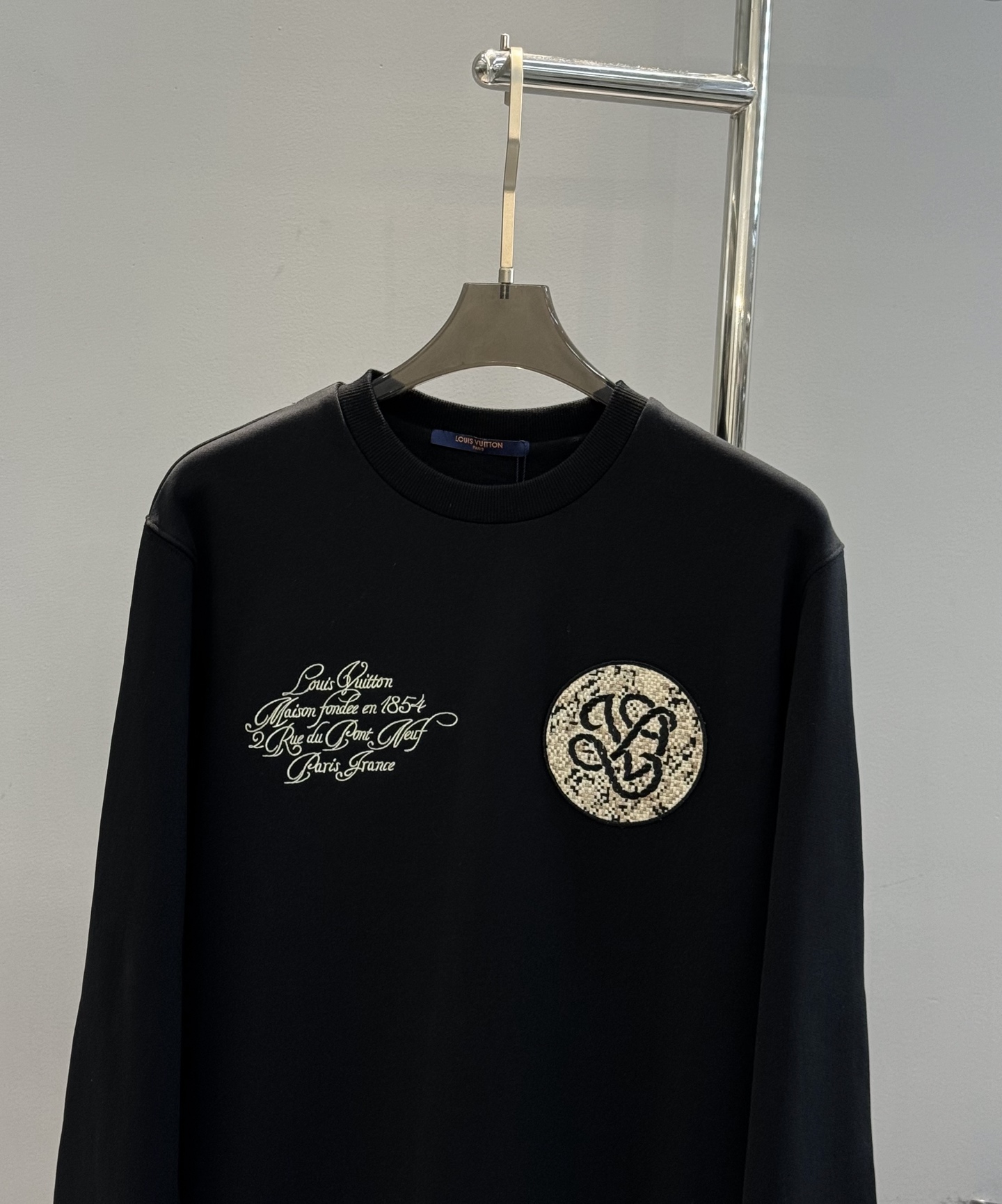 Fend*芬-迪25s秋冬新款圆领卫衣.原单推荐.男女同款～最新立体字母设计.重工刺绣工艺.定制420g