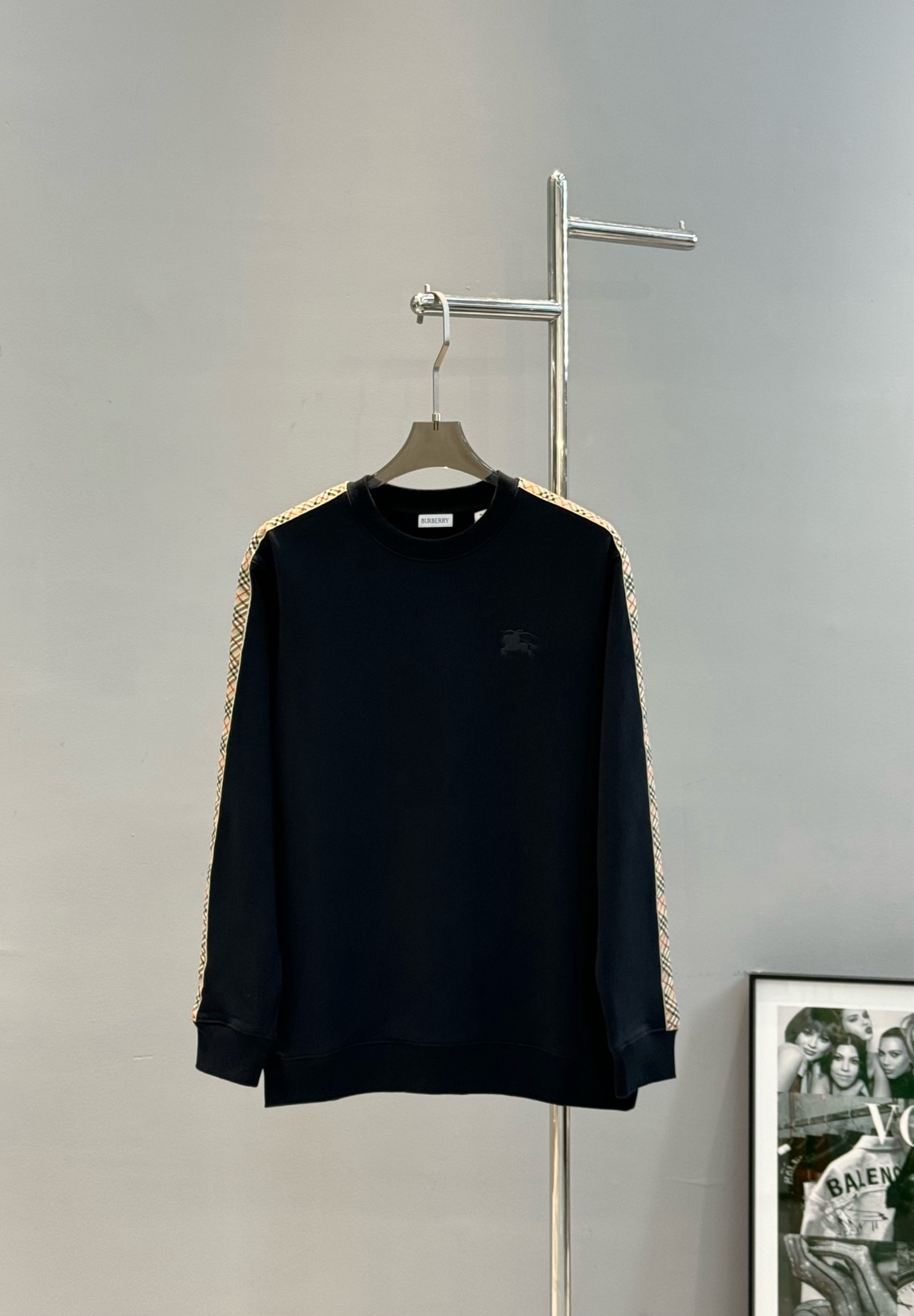 Burberry巴宝莉经典格纹拼接纯棉圆领卫衣，男女同款！拼接撞色设计， 独有的高级格纹，极具品牌识别度