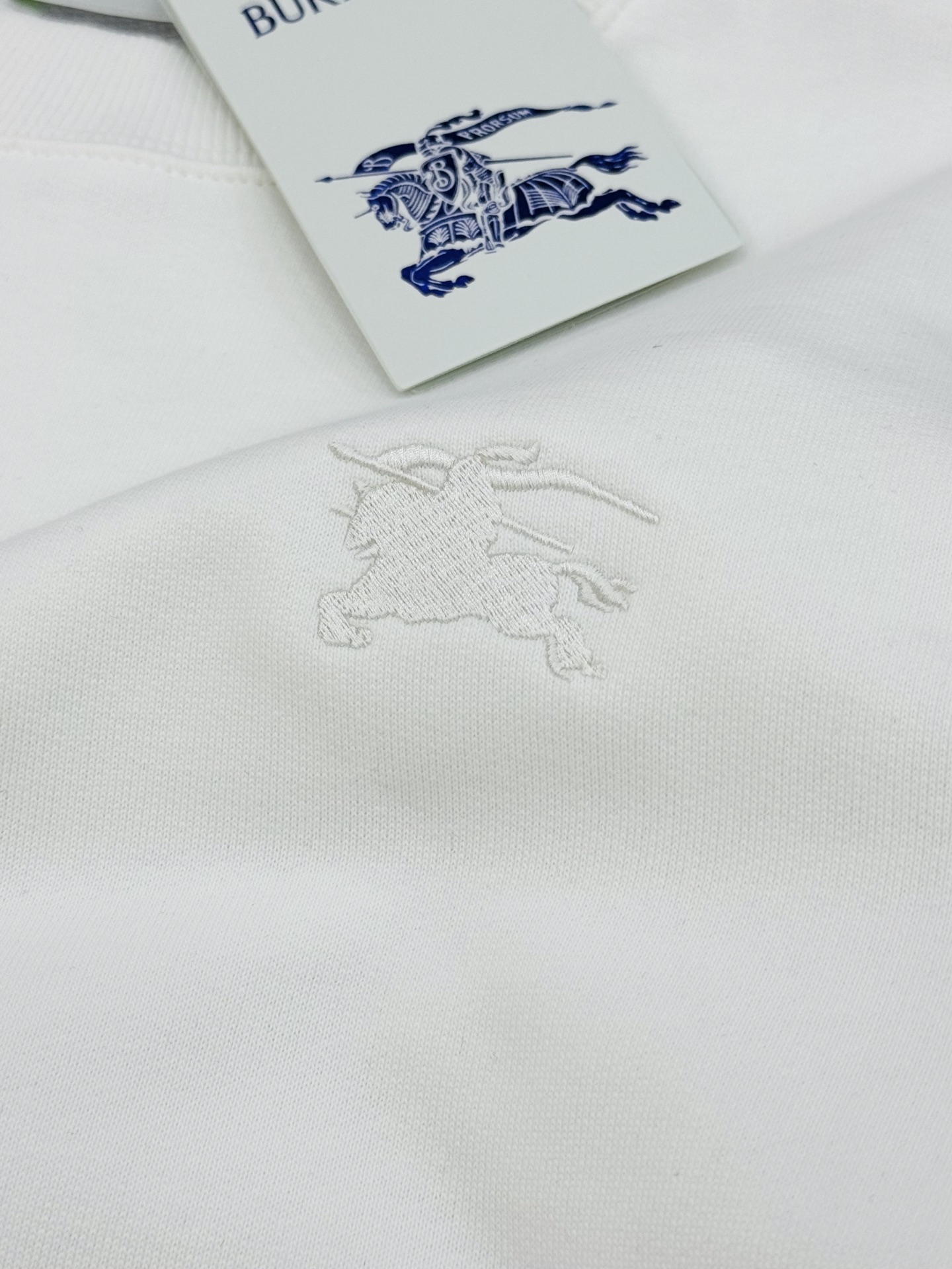 Burberry巴宝莉经典格纹拼接纯棉圆领卫衣，男女同款！拼接撞色设计， 独有的高级格纹，极具品牌识别度