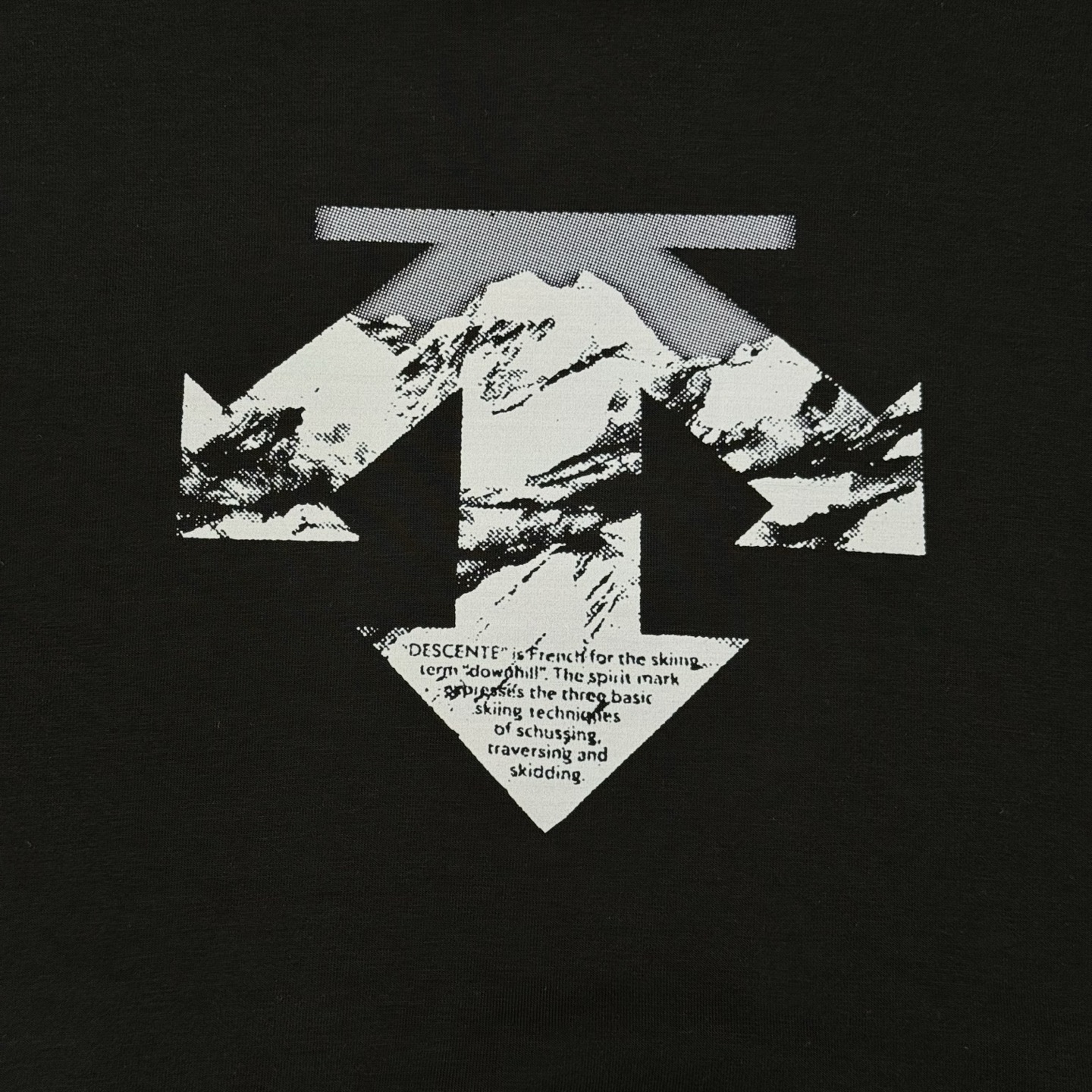 DESCENTE迪桑特 25s新品连帽卫衣.运动休闲随意搭配.采用2025新款天丝面料，亲肤舒适.抗皱不