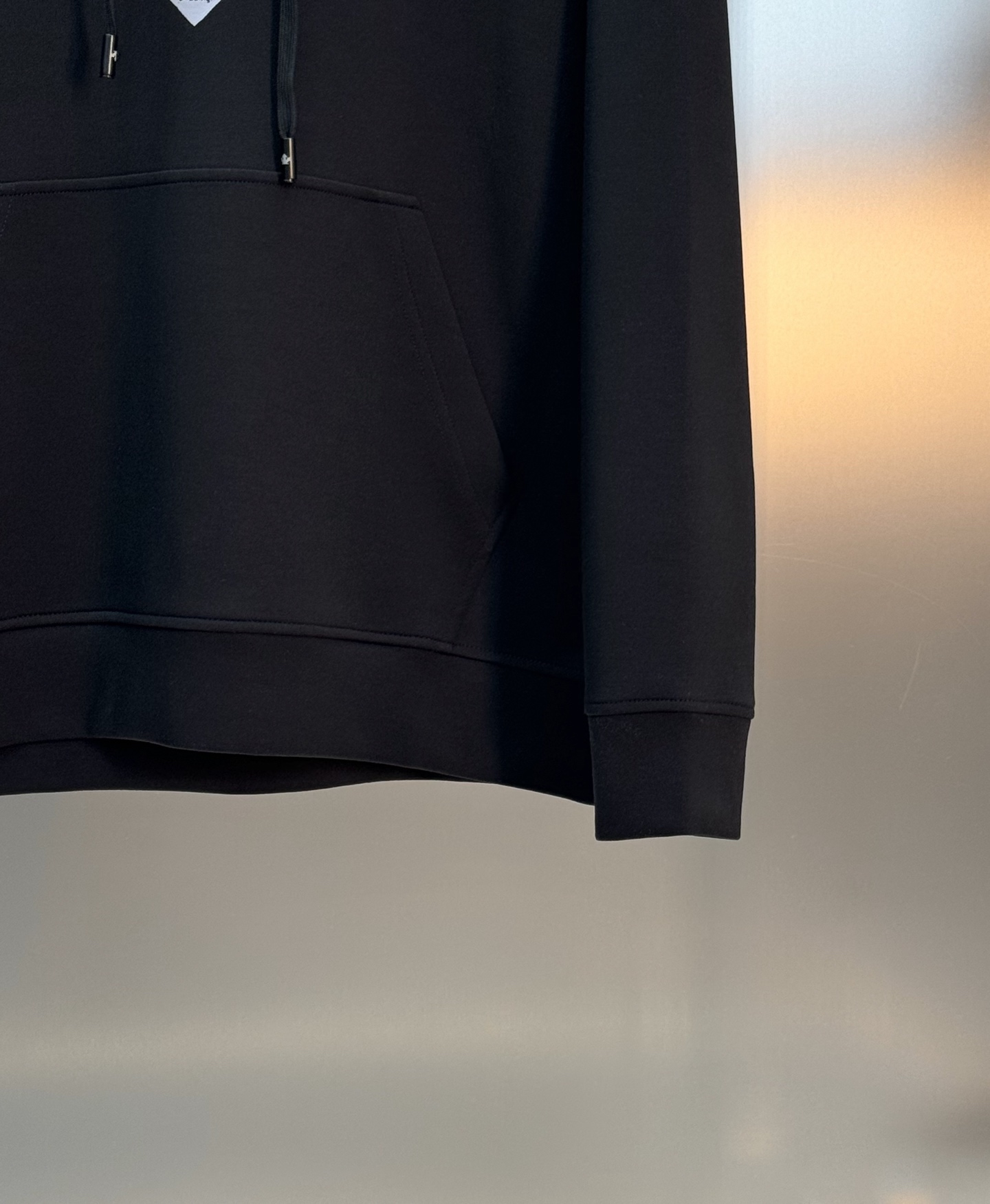 DESCENTE迪桑特 25s新品连帽卫衣.运动休闲随意搭配.采用2025新款天丝面料，亲肤舒适.抗皱不