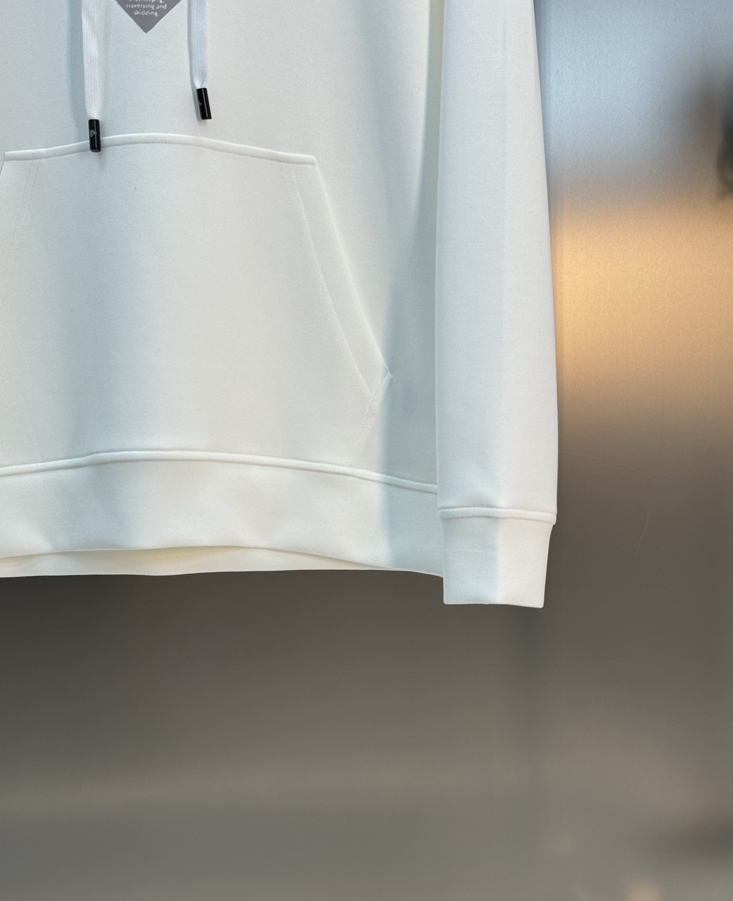 DESCENTE迪桑特 25s新品连帽卫衣.运动休闲随意搭配.采用2025新款天丝面料，亲肤舒适.抗皱不