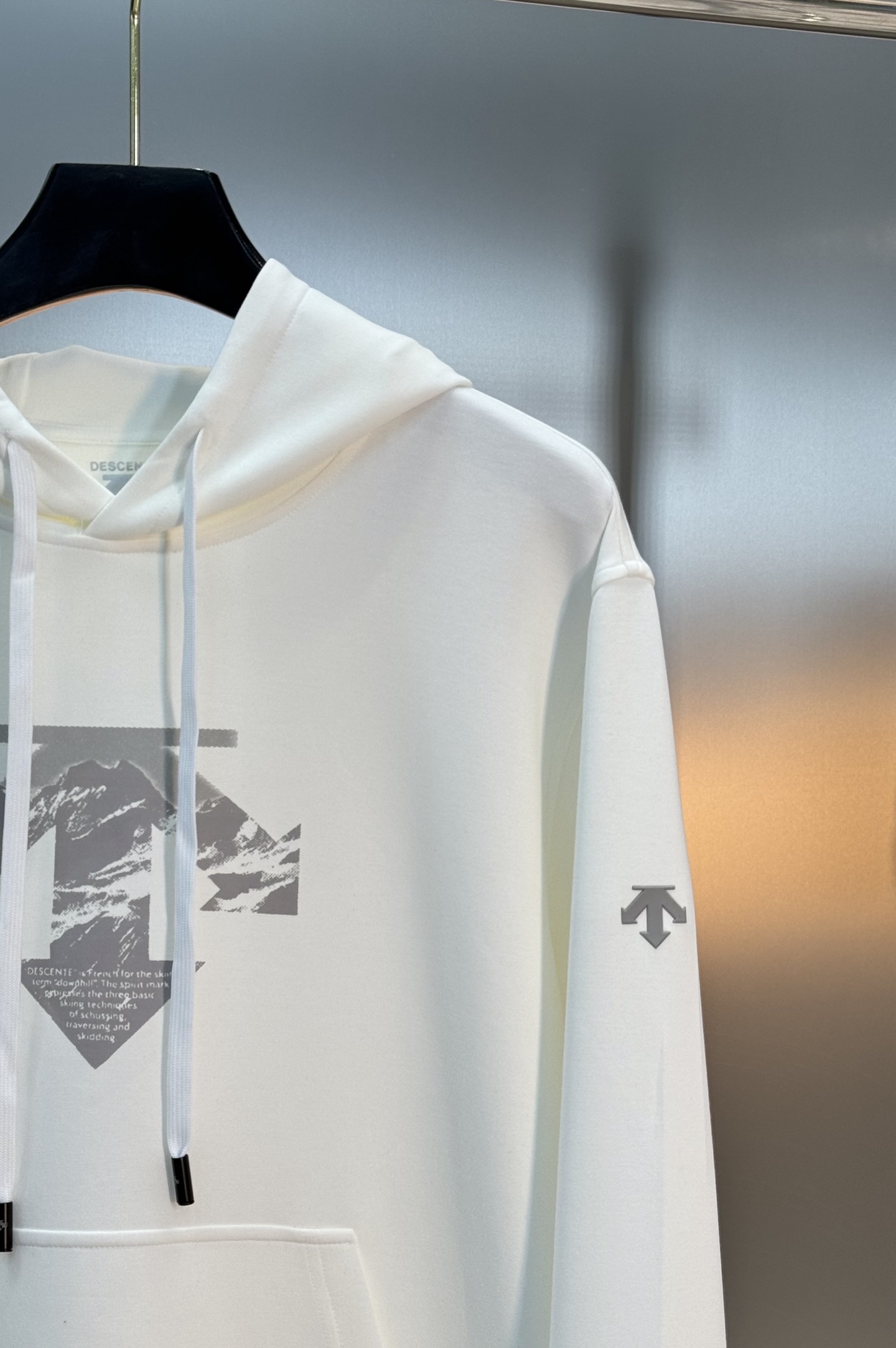 DESCENTE迪桑特 25s新品连帽卫衣.运动休闲随意搭配.采用2025新款天丝面料，亲肤舒适.抗皱不