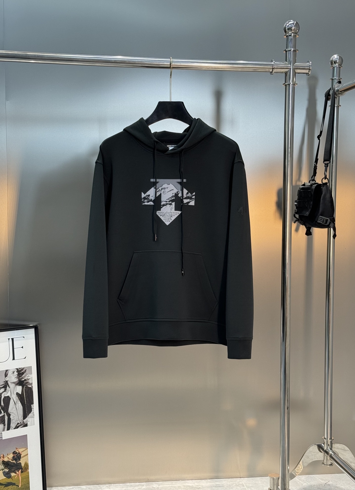 DESCENTE迪桑特 25s新品连帽卫衣.运动休闲随意搭配.采用2025新款天丝面料，亲肤舒适.抗皱不