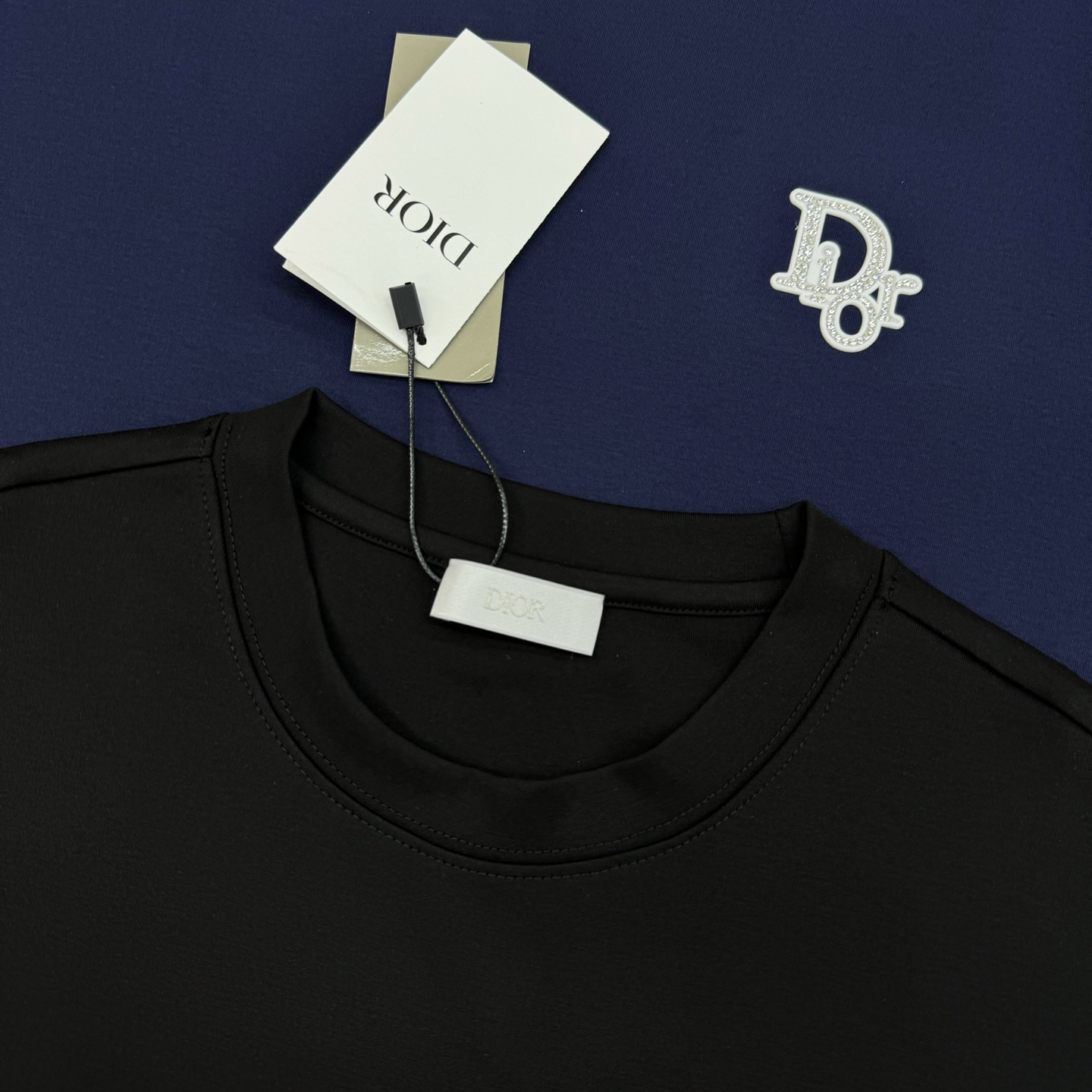 Dio*r迪-奥25s新款莫代尔T恤.基础款推荐！高级3D立体经典dior字母标识.精致立体.高感满满～