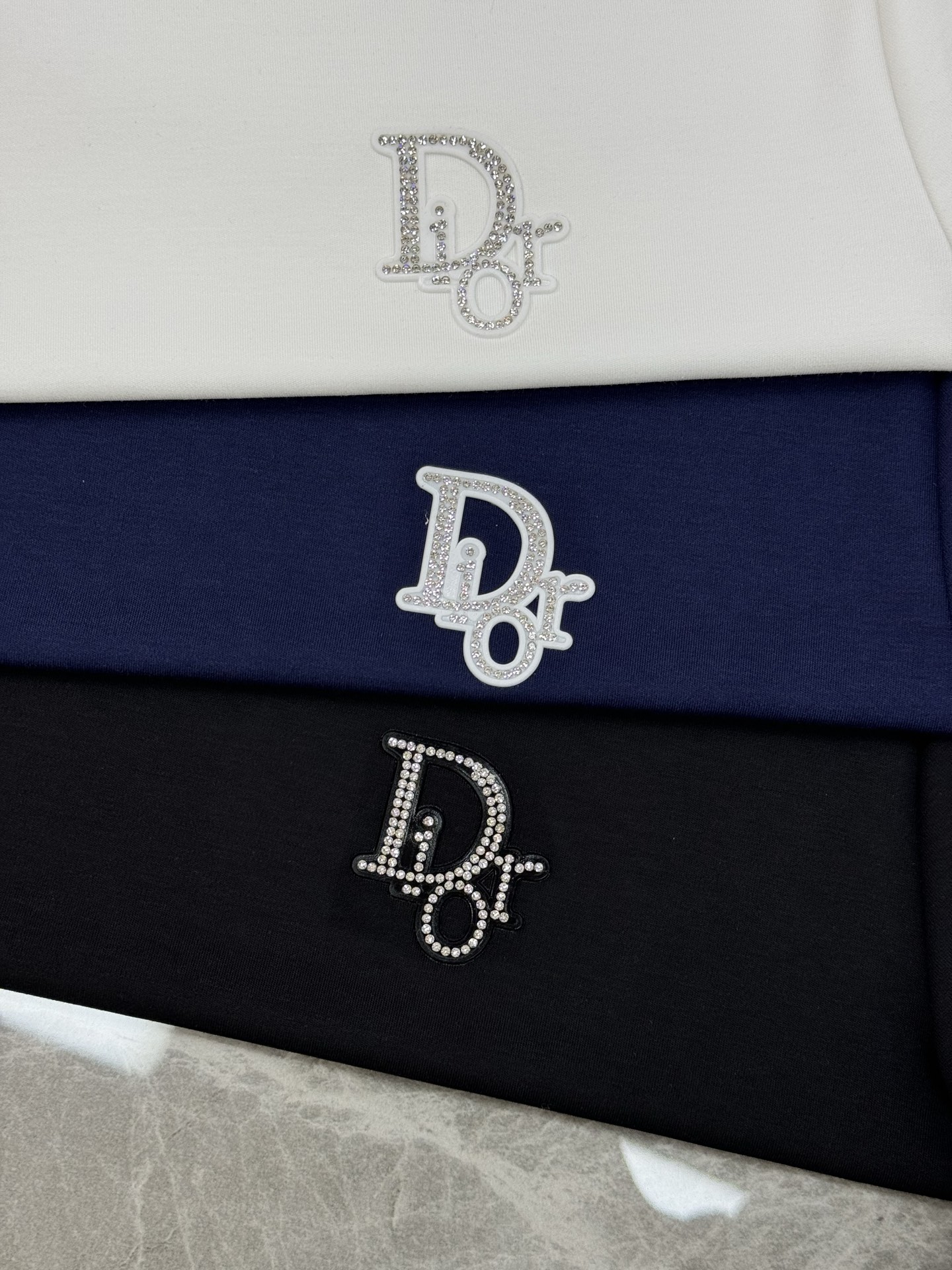 Dio*r迪-奥25s新款莫代尔T恤.基础款推荐！高级3D立体经典dior字母标识.精致立体.高感满满～