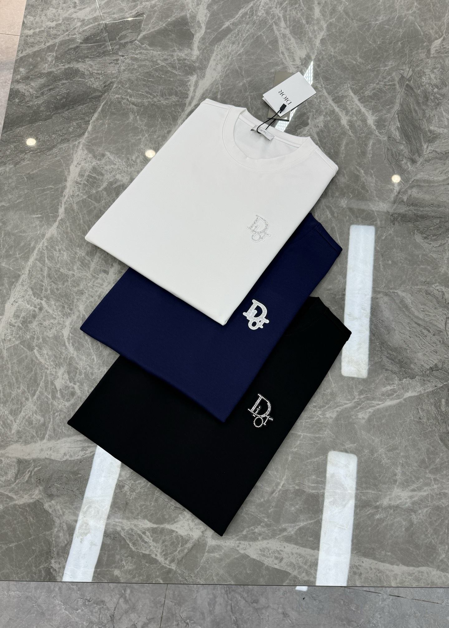 Dio*r迪-奥25s新款莫代尔T恤.基础款推荐！高级3D立体经典dior字母标识.精致立体.高感满满～