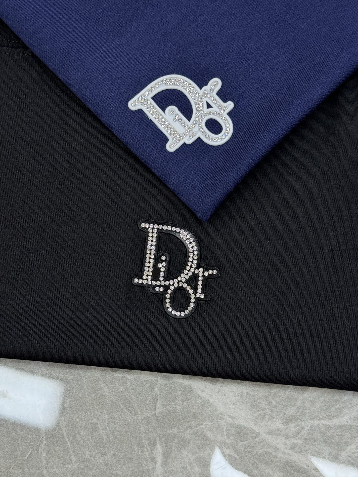 Dio*r迪-奥25s新款莫代尔T恤.基础款推荐！高级3D立体经典dior字母标识.精致立体.高感满满～