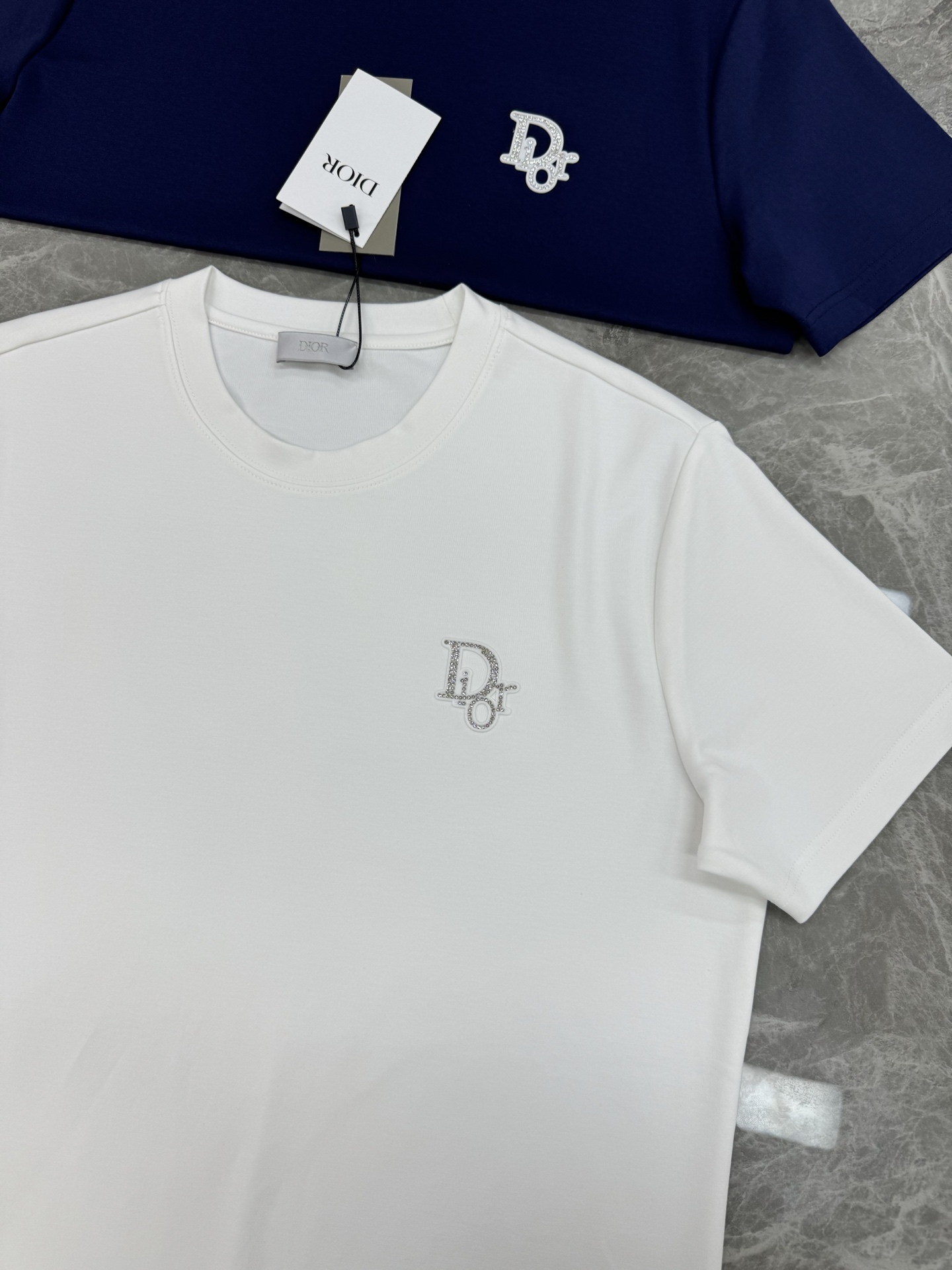 Dio*r迪-奥25s新款莫代尔T恤.基础款推荐！高级3D立体经典dior字母标识.精致立体.高感满满～